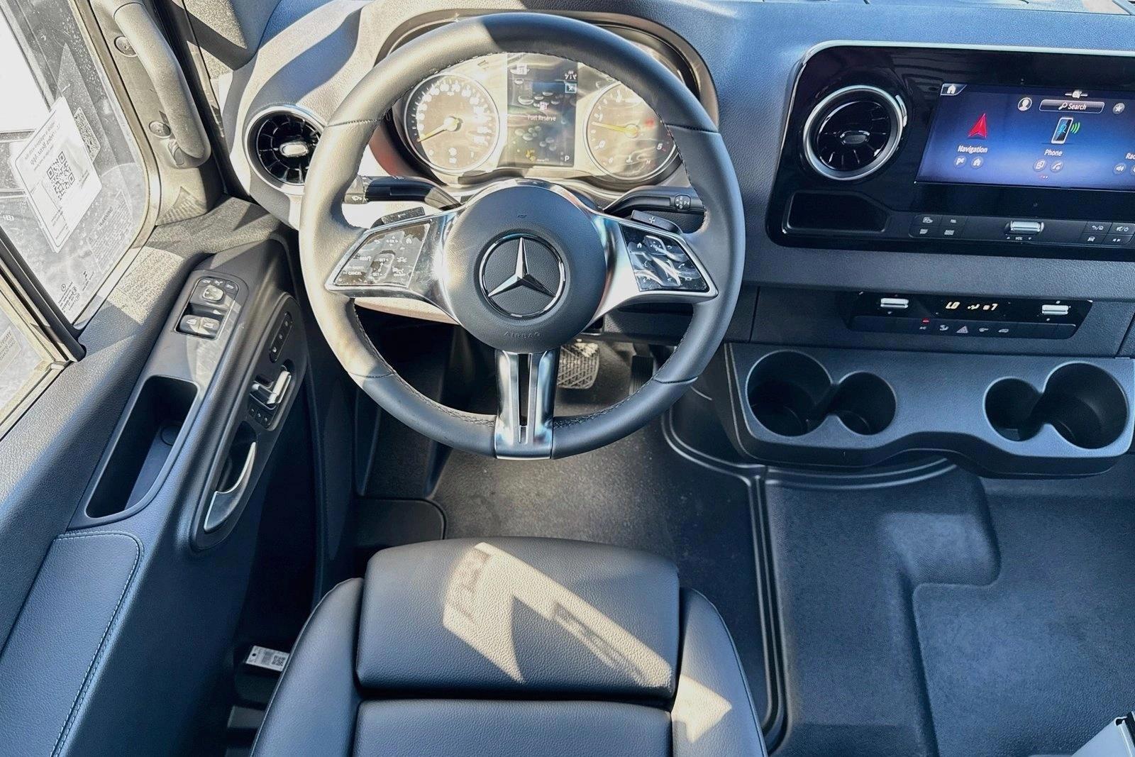 Thumbnail: 2026 Mercedes-Benz Sprinter - 3
