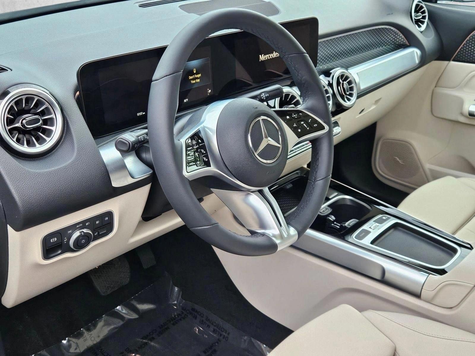 Thumbnail: 2026 Mercedes-Benz GLB - 3