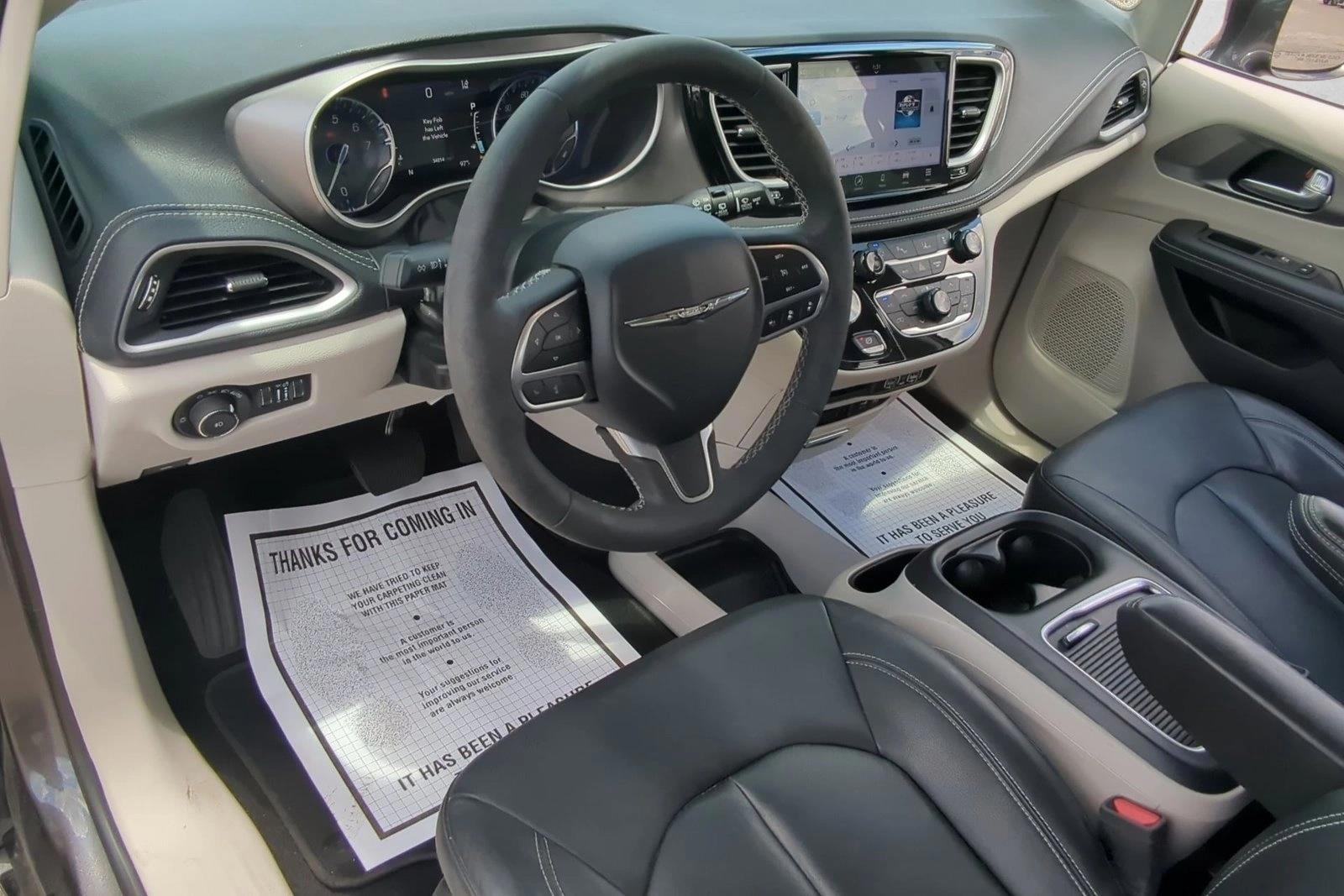Thumbnail: 2022 Chrysler Pacifica - 3