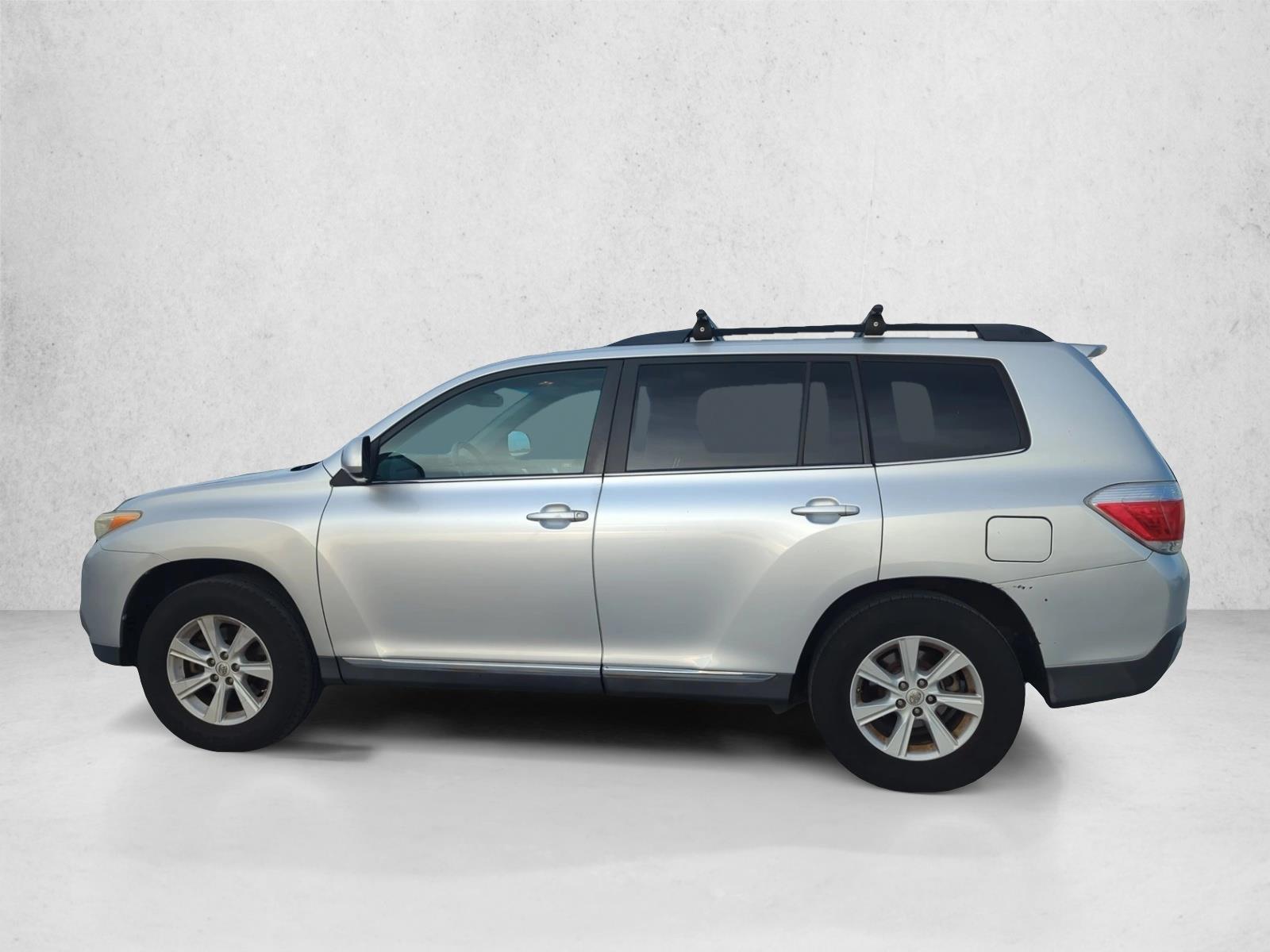 Thumbnail: 2013 Toyota Highlander - 2