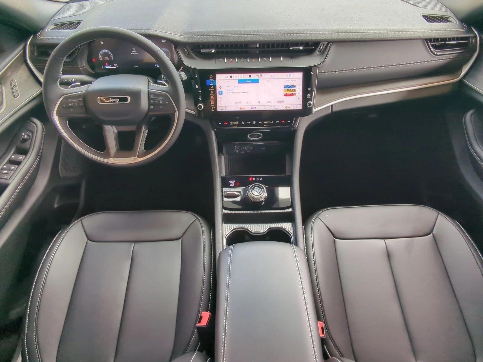 Thumbnail: 2027 Jeep Grand Cherokee L - 3