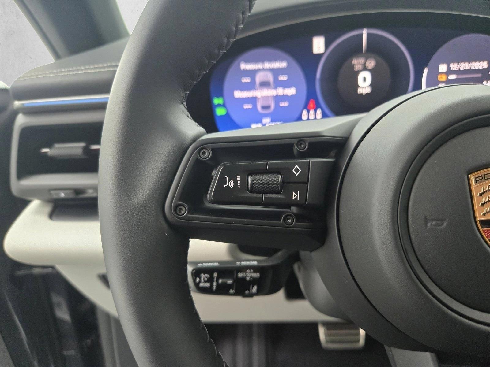 2025 Porsche Macan S - Photo 20