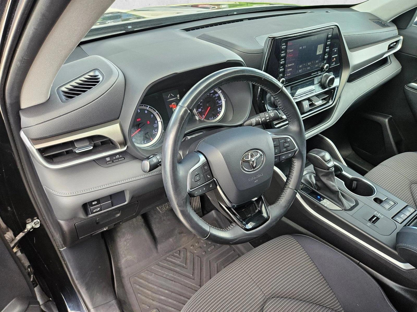 Thumbnail: 2021 Toyota Highlander - 3