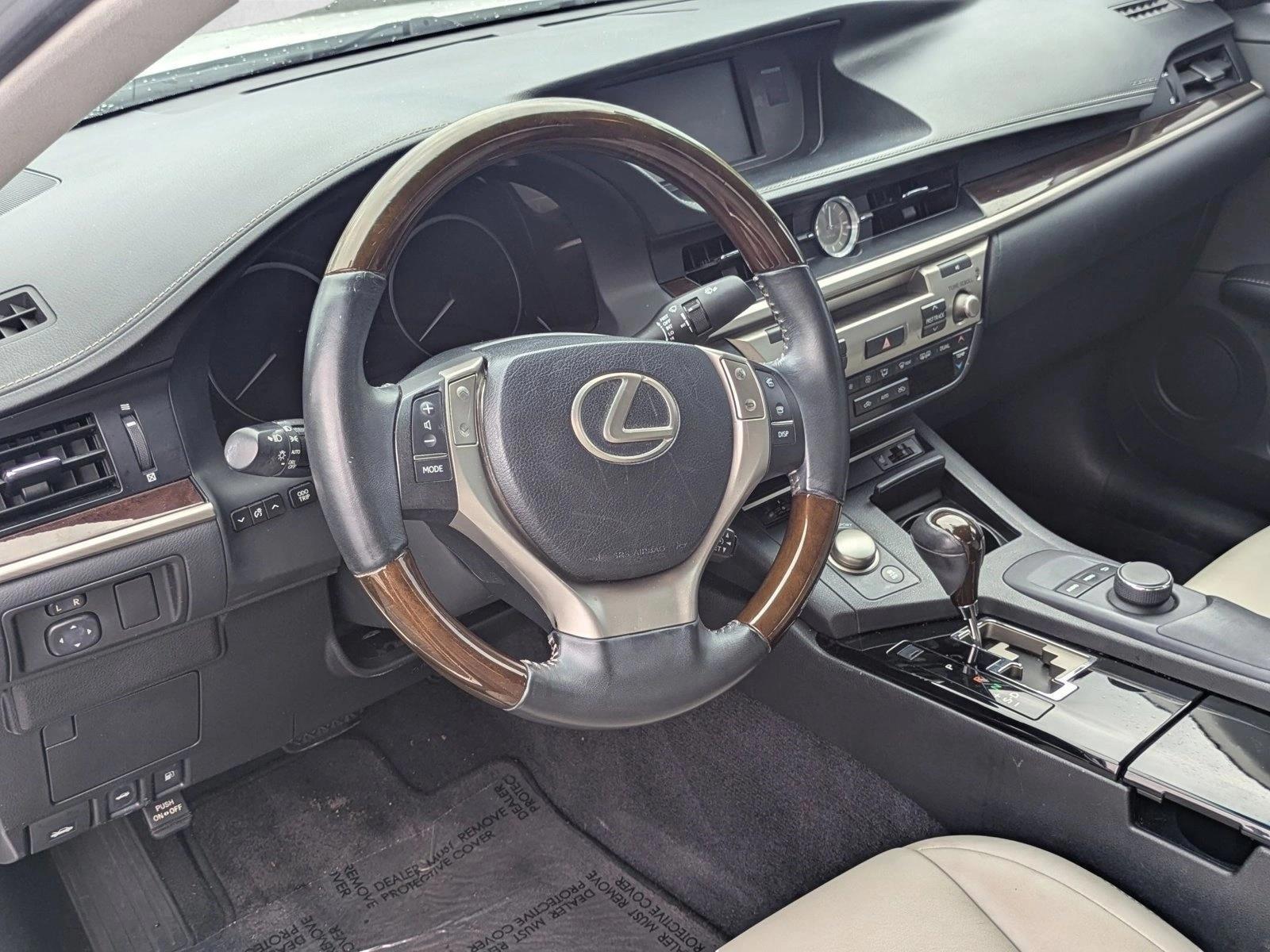 Thumbnail: 2013 Lexus ES - 3
