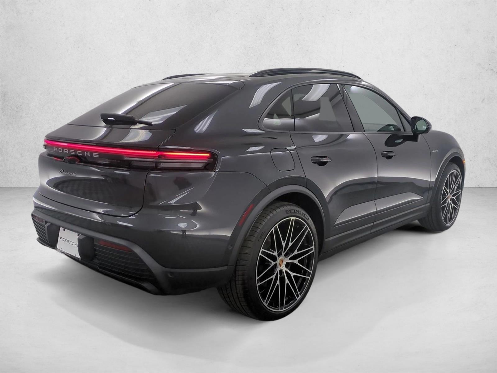 2026 Porsche Macan Base - Photo 6