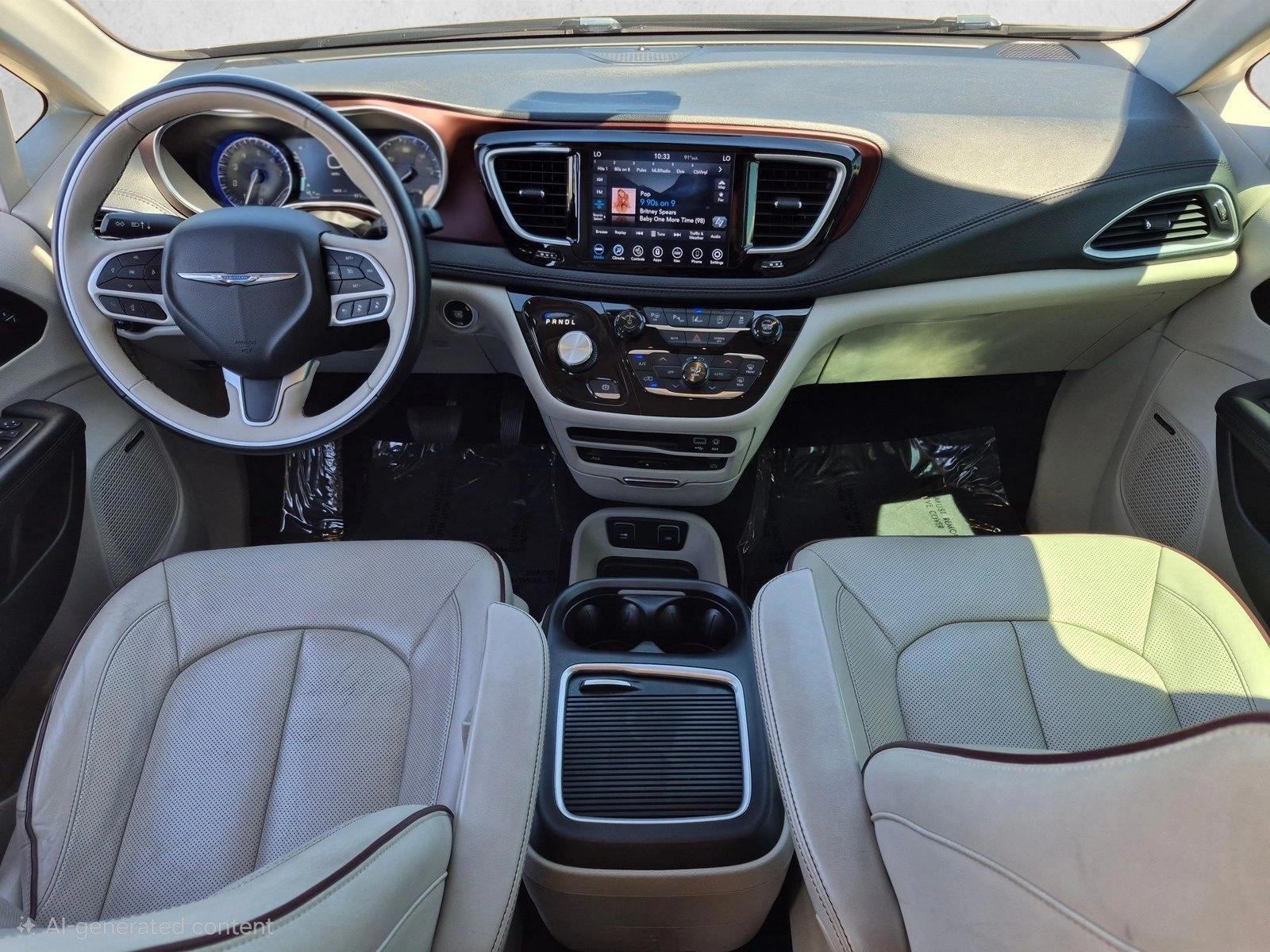 Thumbnail: 2018 Chrysler Pacifica - 3