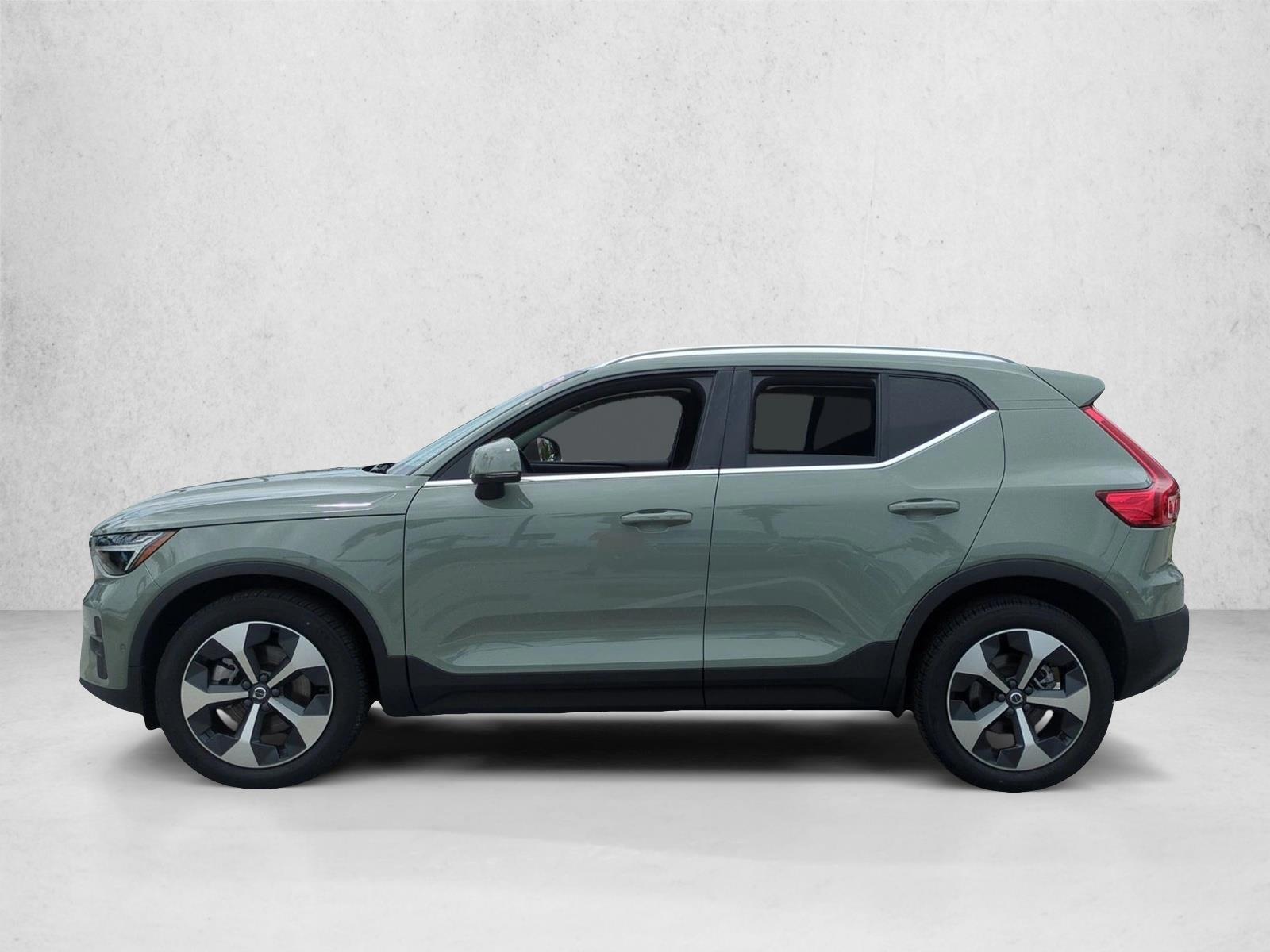 Thumbnail: 2023 Volvo XC40 - 2