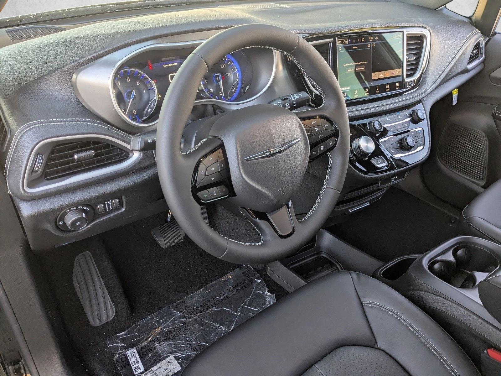 Thumbnail: 2026 Chrysler Pacifica - 3