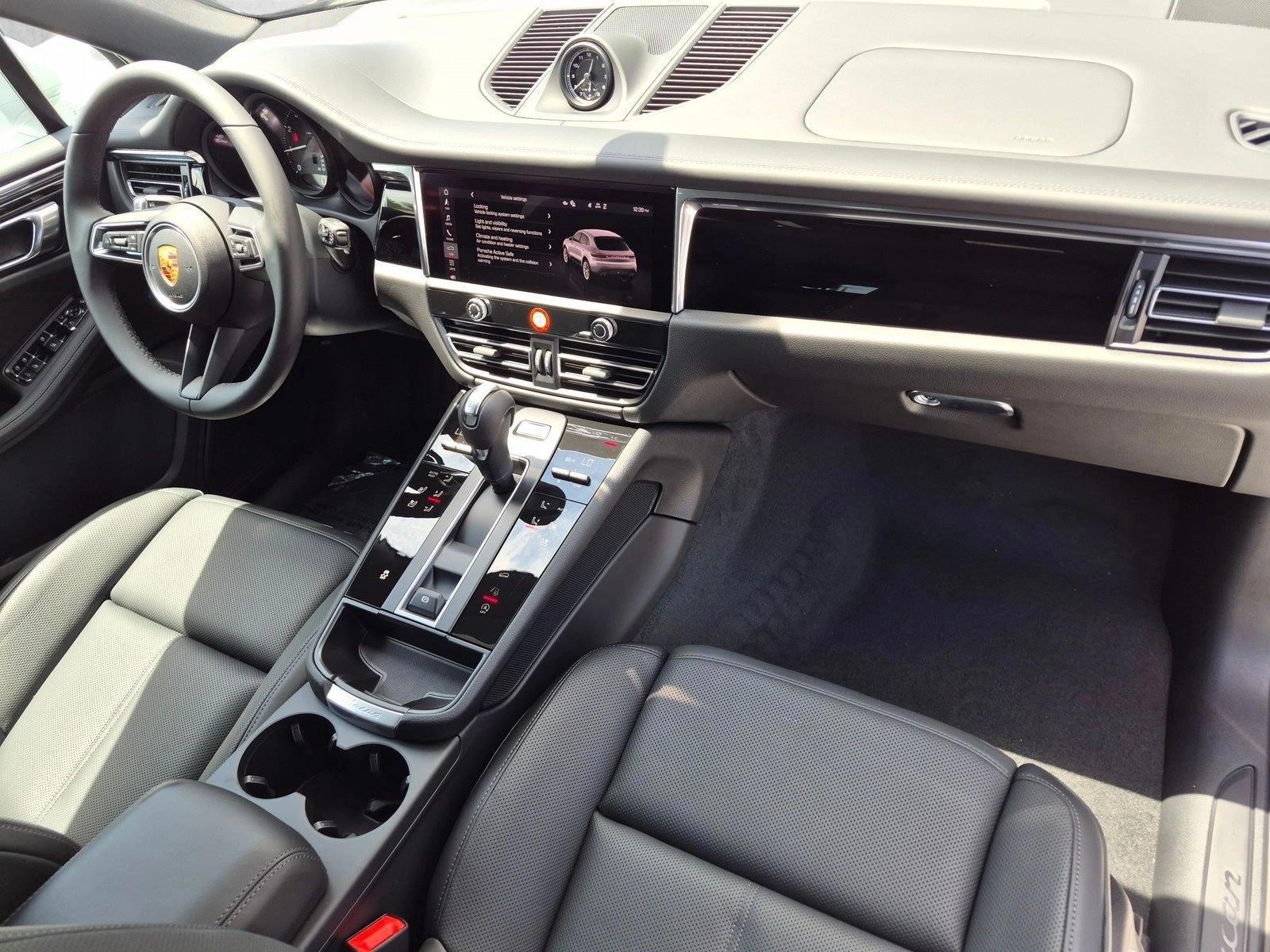 Thumbnail: 2026 Porsche Macan - 6