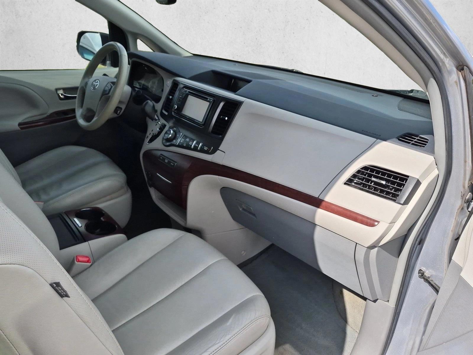 2014 Toyota Sienna, photo 20