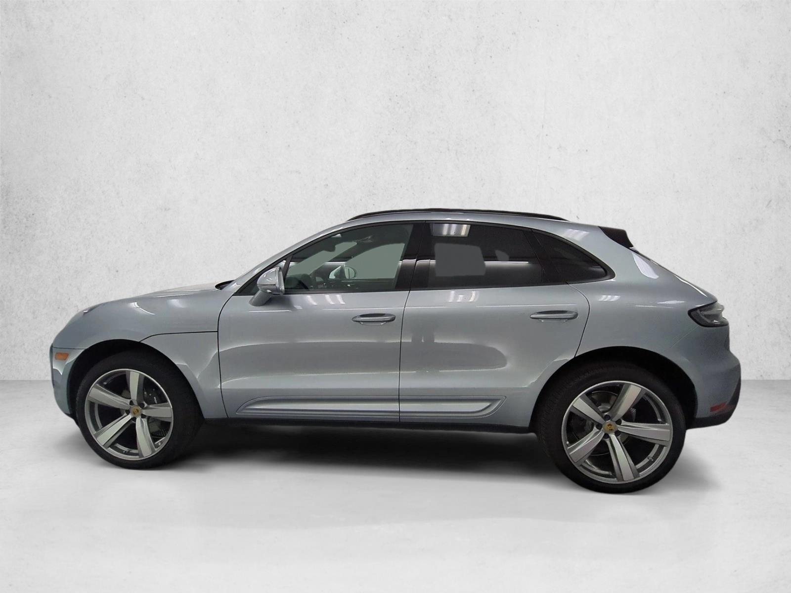 Thumbnail: 2026 Porsche Macan - 2
