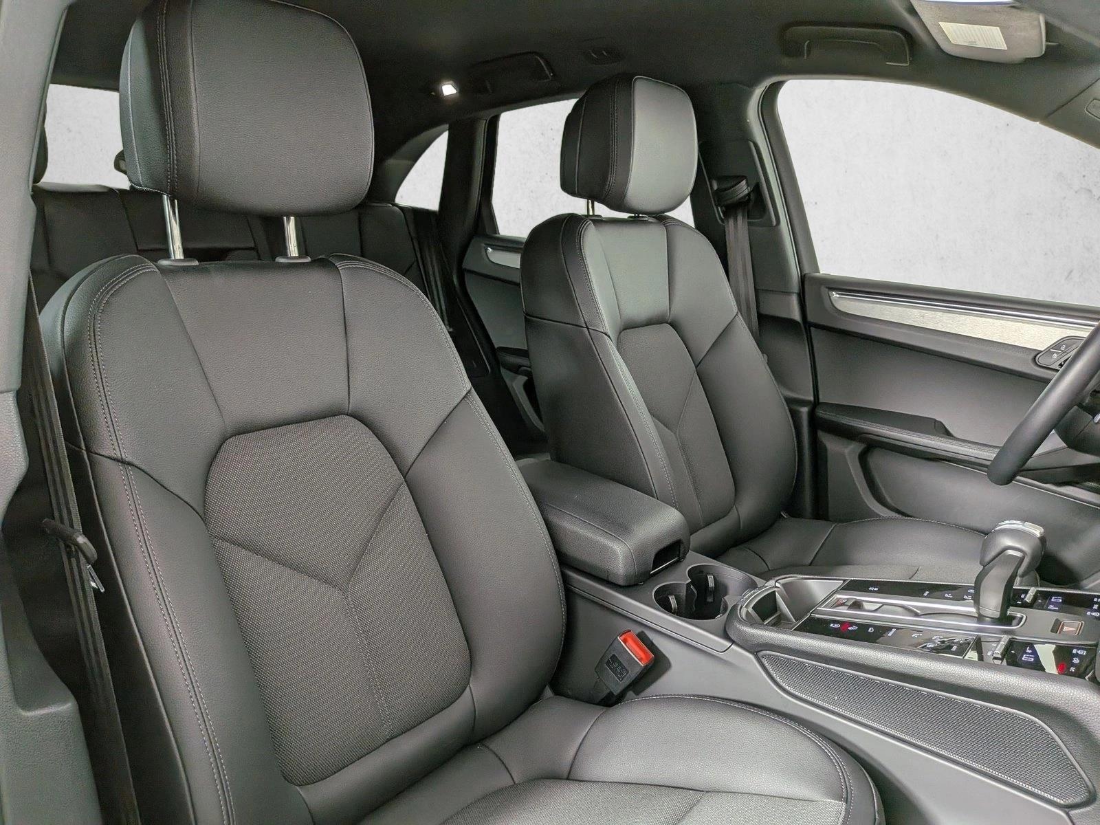 2025 Porsche Macan T - Photo 22