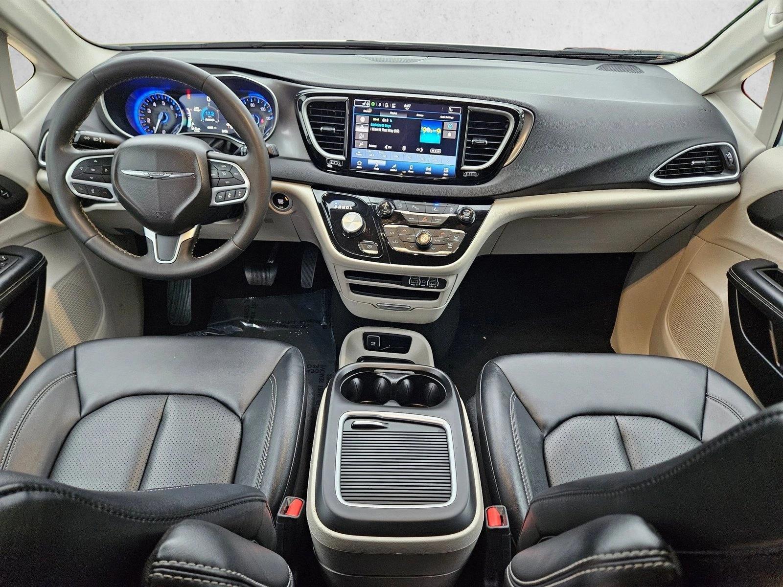 Thumbnail: 2024 Chrysler Pacifica - 3