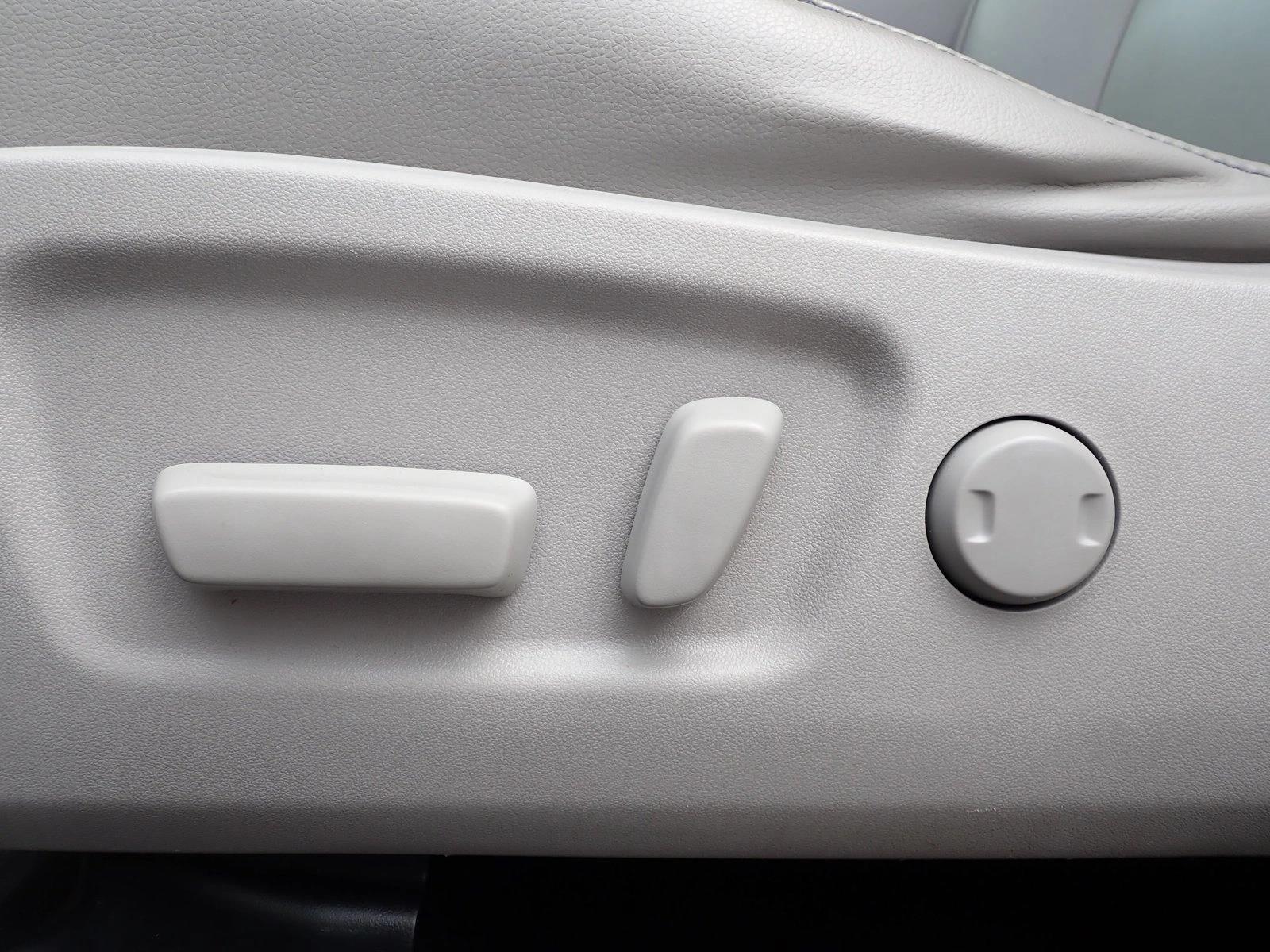 Thumbnail: 2016 Toyota Highlander - 4