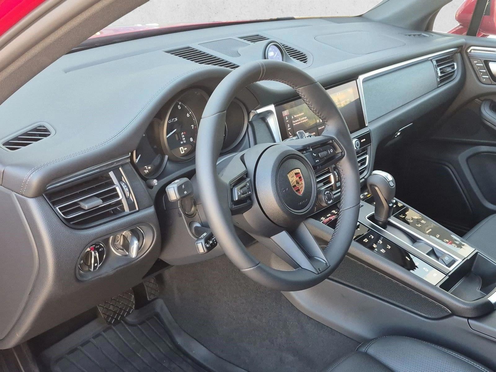 Thumbnail: 2026 Porsche Macan - 3
