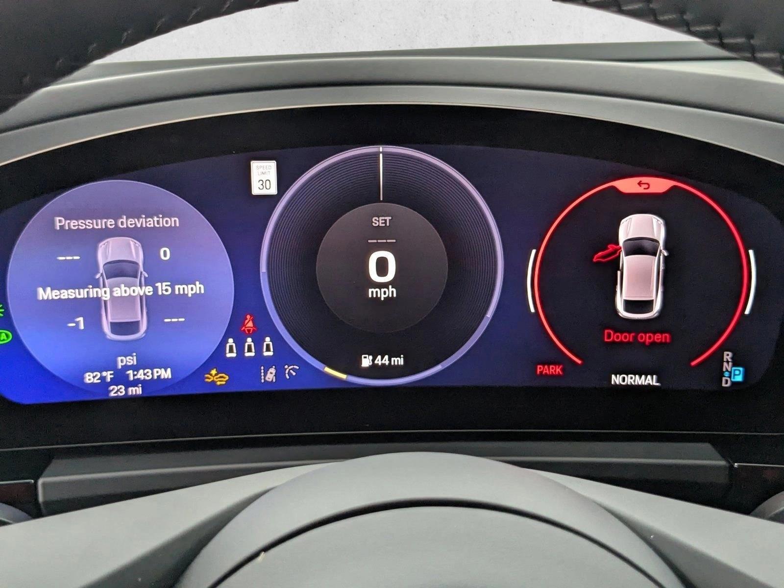 2025 Porsche Macan Base - Photo 15