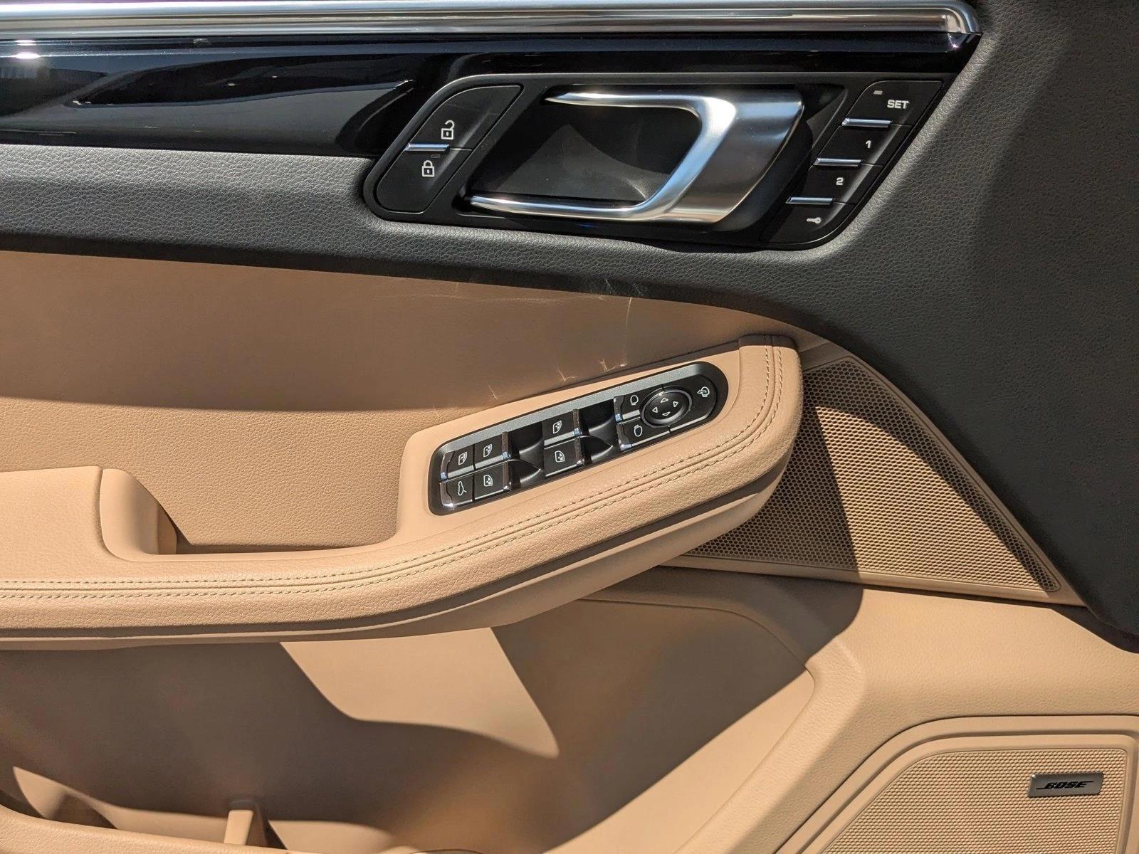 2026 Porsche Macan T - Photo 13