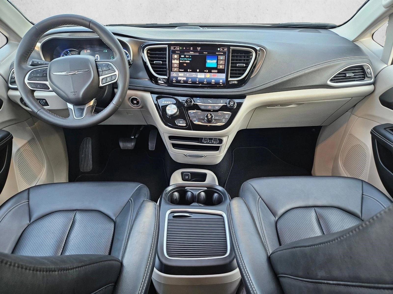 Thumbnail: 2023 Chrysler Pacifica - 4
