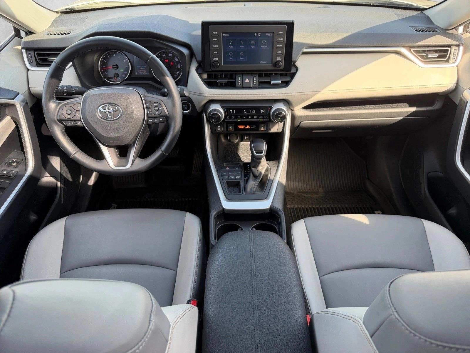 Thumbnail: 2019 Toyota RAV4 - 3