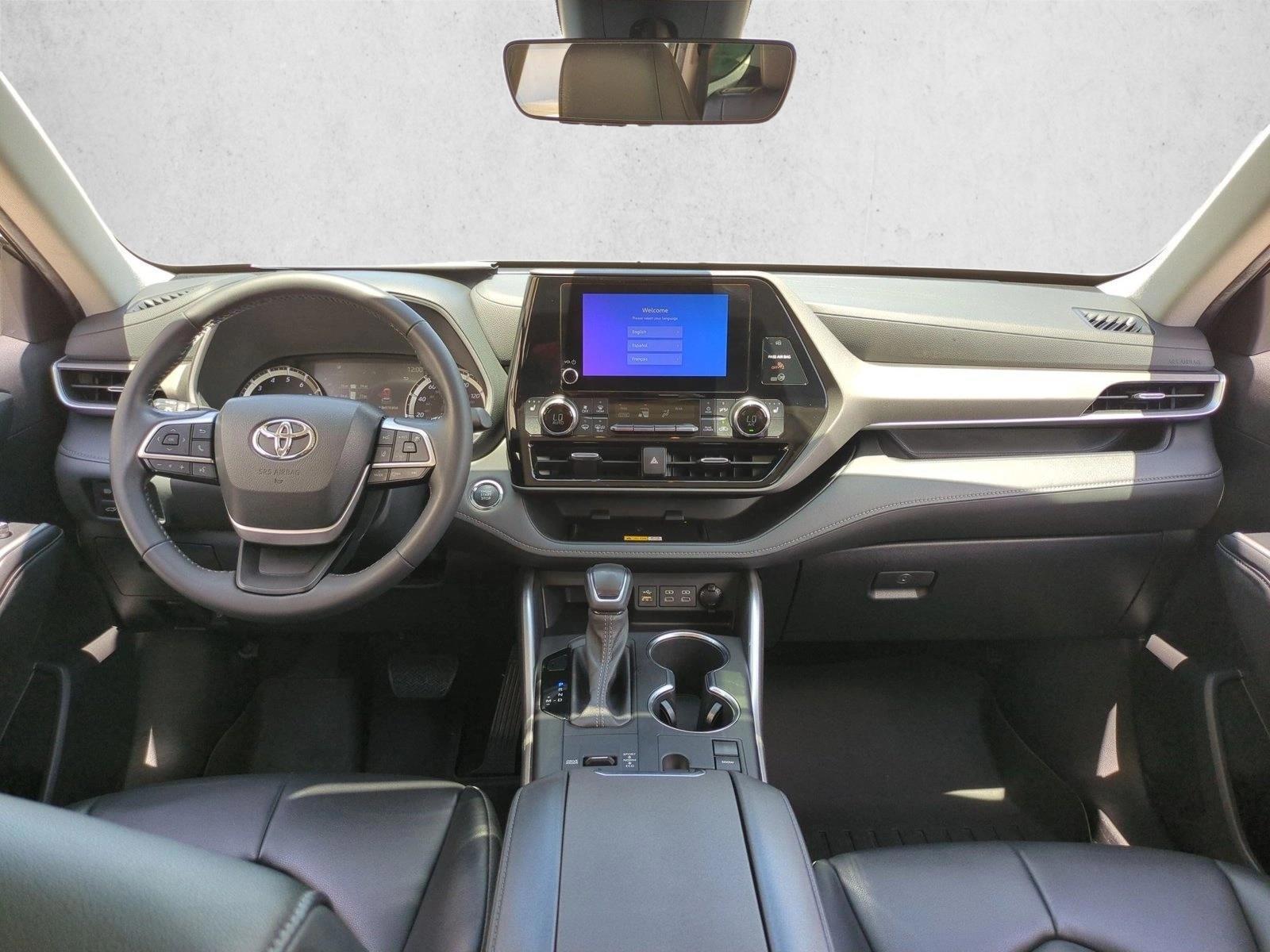 Thumbnail: 2023 Toyota Highlander - 3