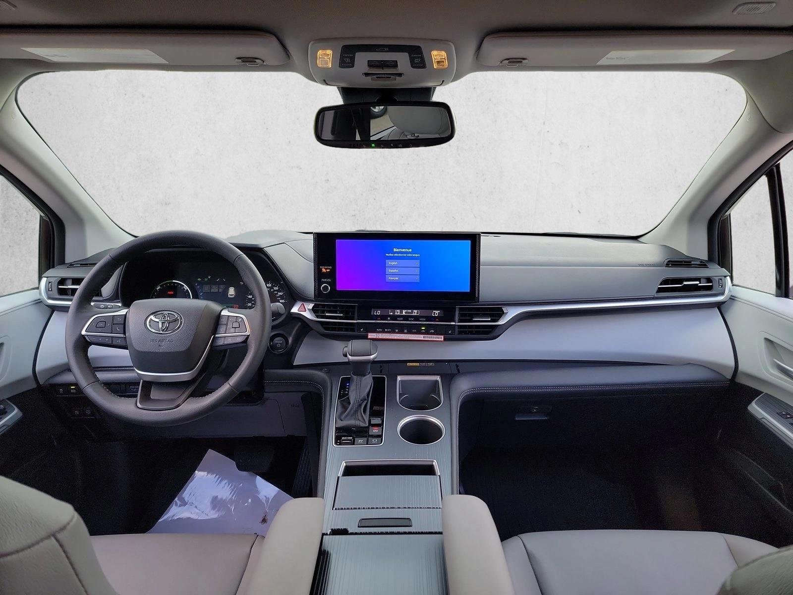 Thumbnail: 2026 Toyota Sienna - 3