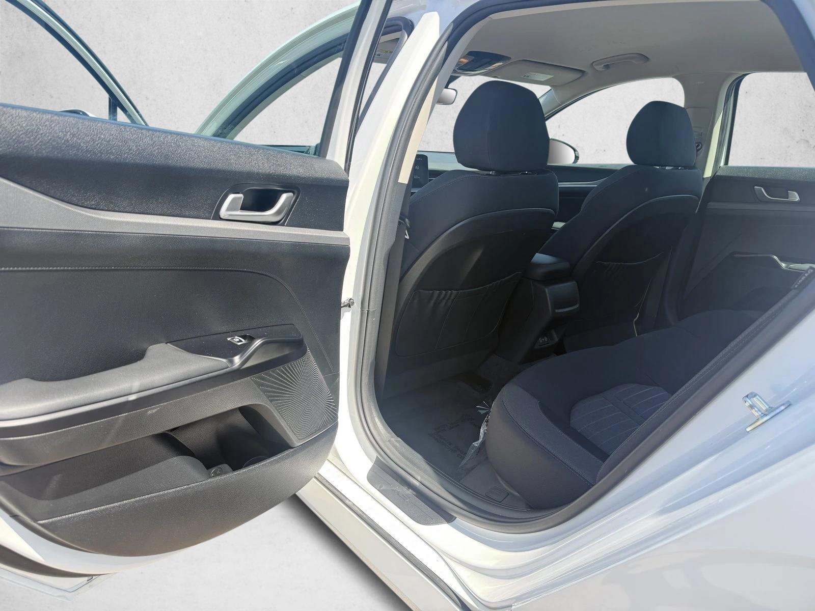 2025 Kia K5 LXS - Photo 20