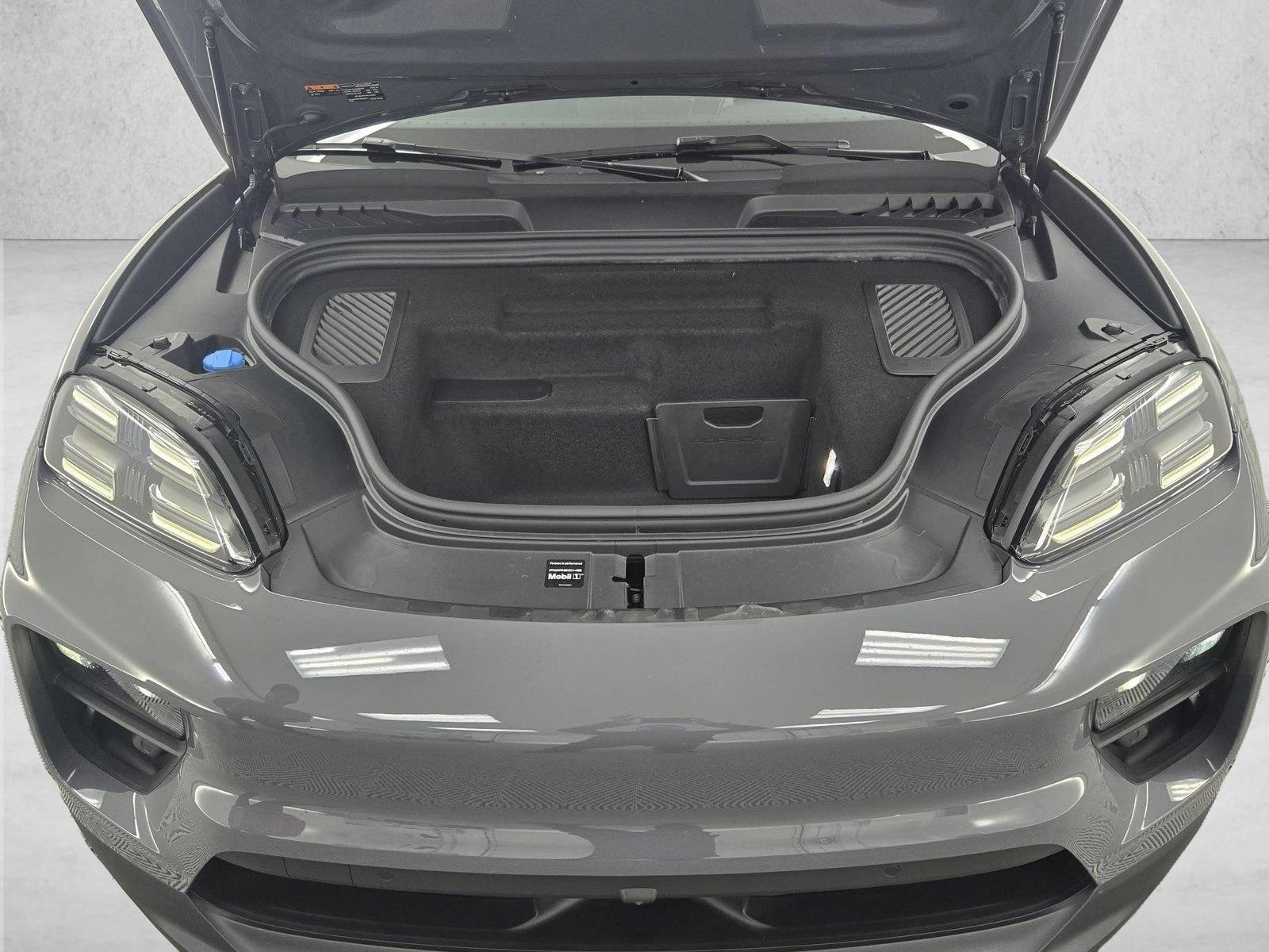 2025 Porsche Macan S - Photo 15