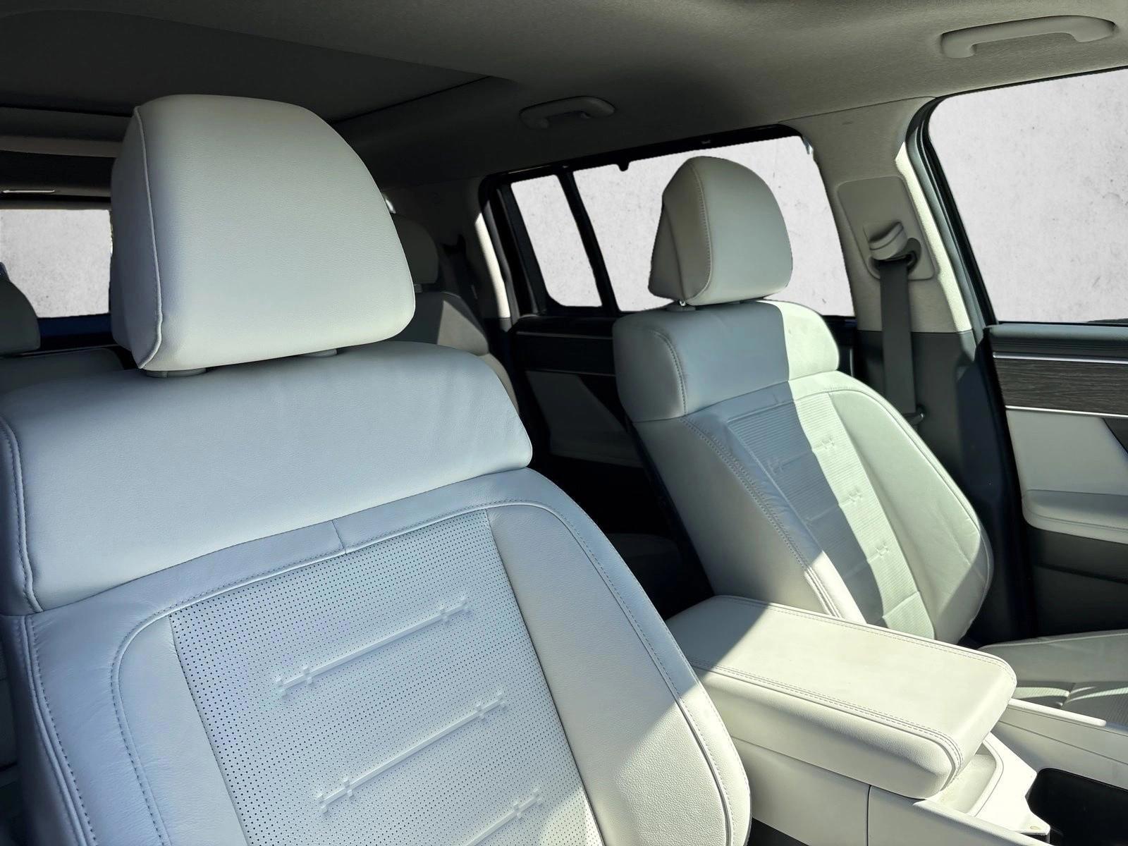 2025 Hyundai Santa Fe Limited - Photo 28