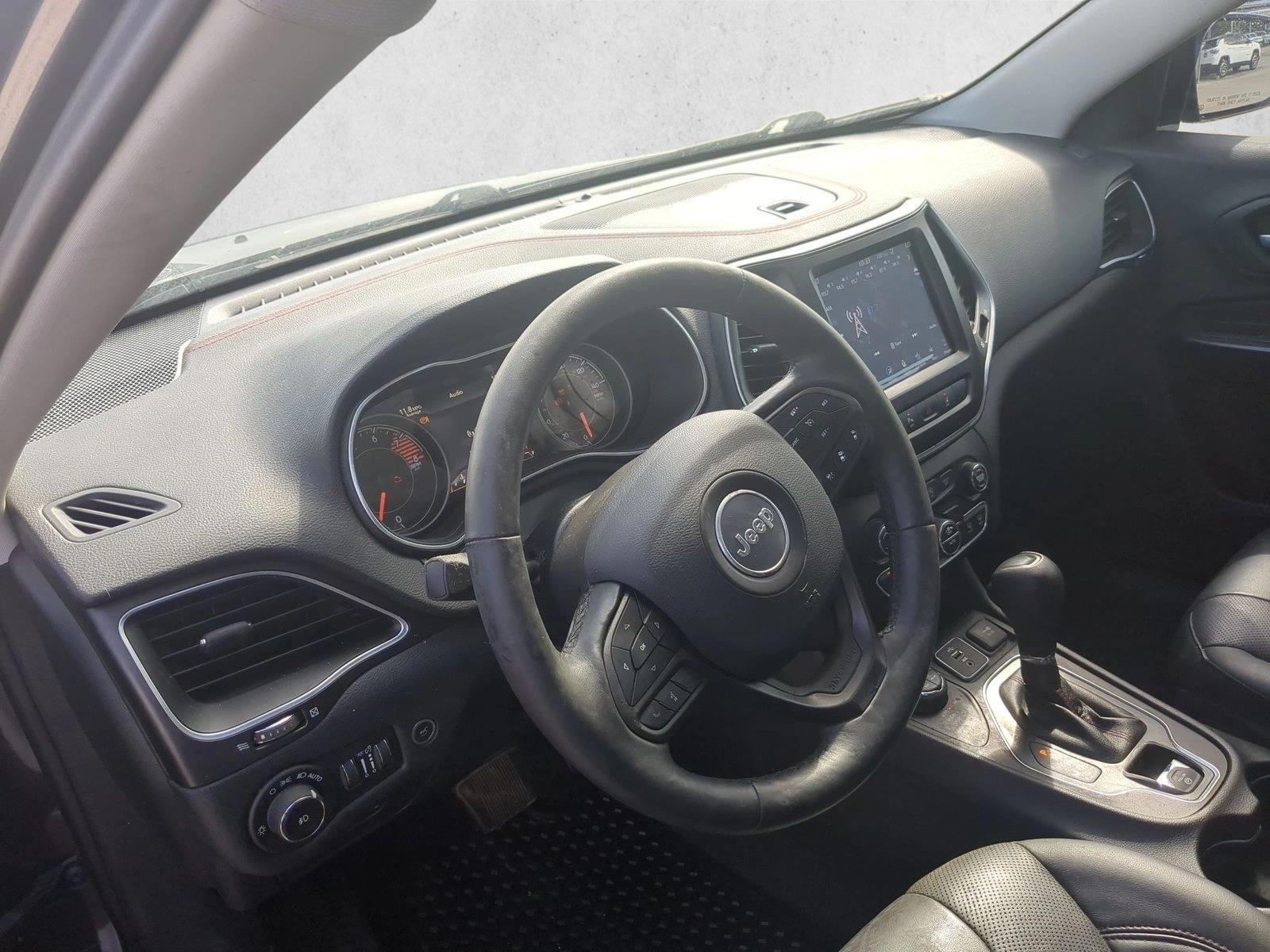 Thumbnail: 2019 Jeep Cherokee - 3