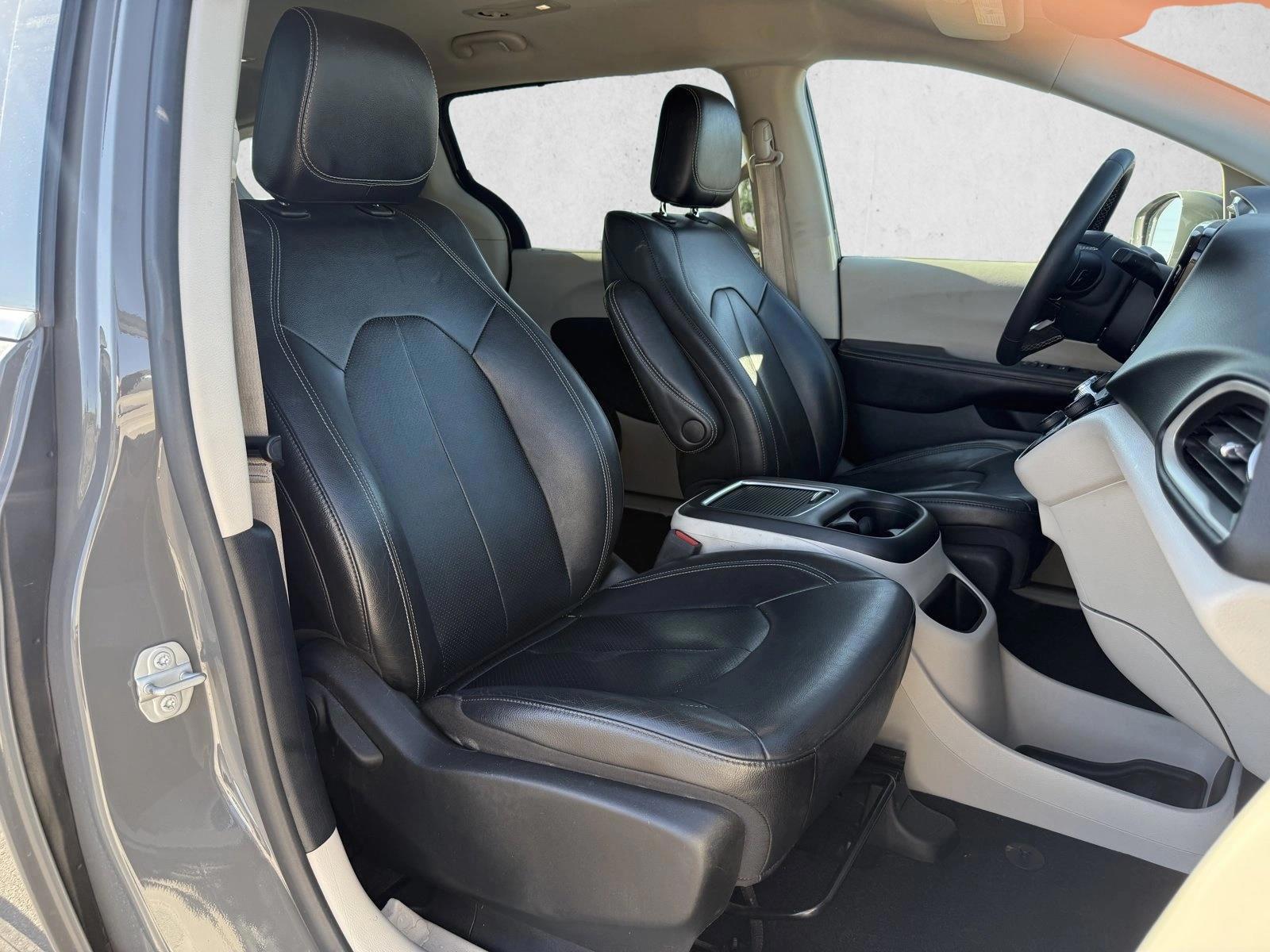 2022 Chrysler Pacifica Touring L - Photo 13