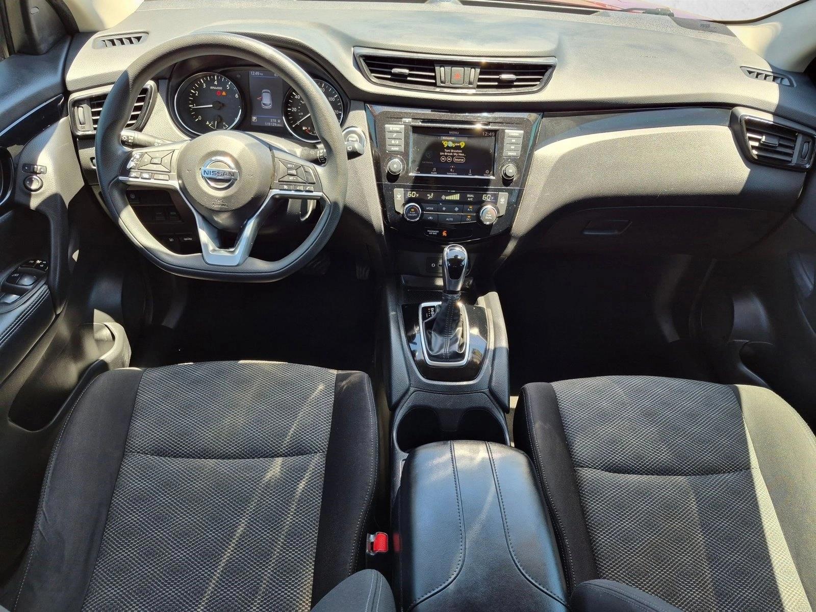 Thumbnail: 2020 Nissan Rogue Sport - 3