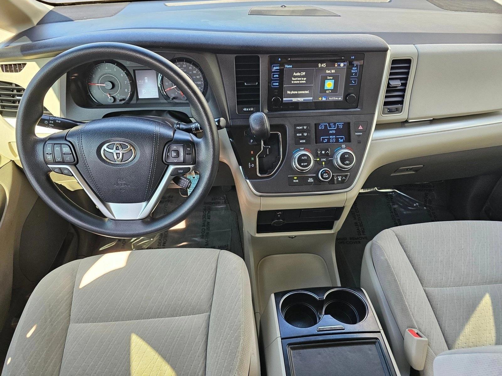 Thumbnail: 2017 Toyota Sienna - 3