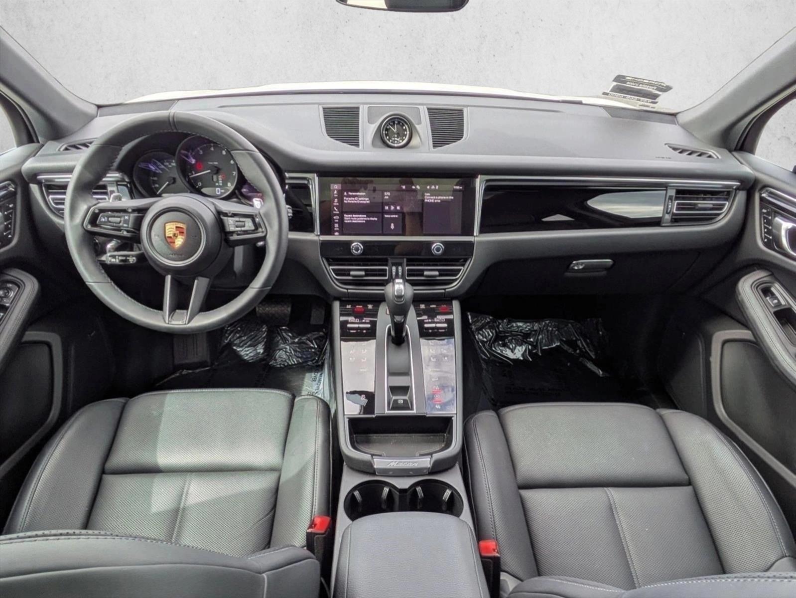 2025 Porsche Macan T - Photo 22