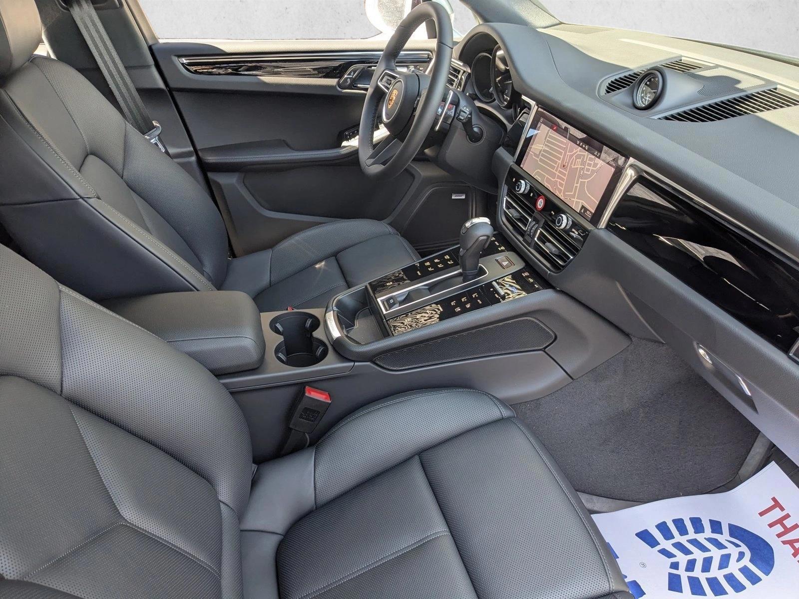 2026 Porsche Macan T - Photo 26