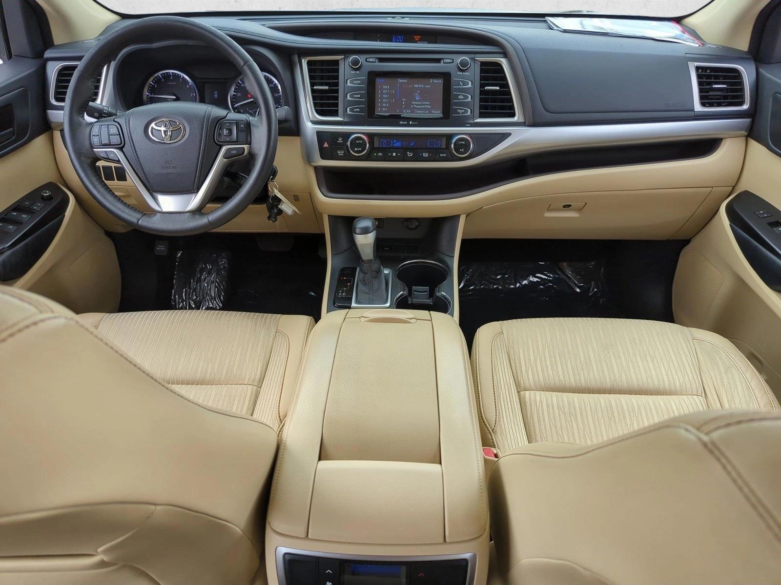 Thumbnail: 2014 Toyota Highlander - 4