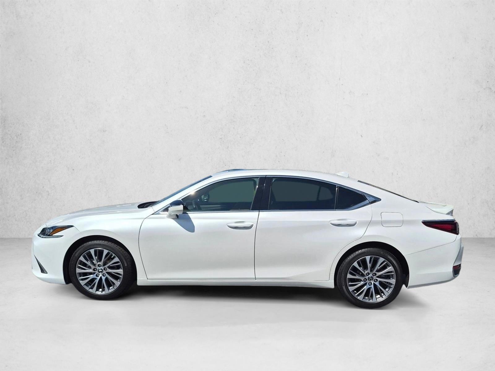 Thumbnail: 2021 Lexus ES - 2