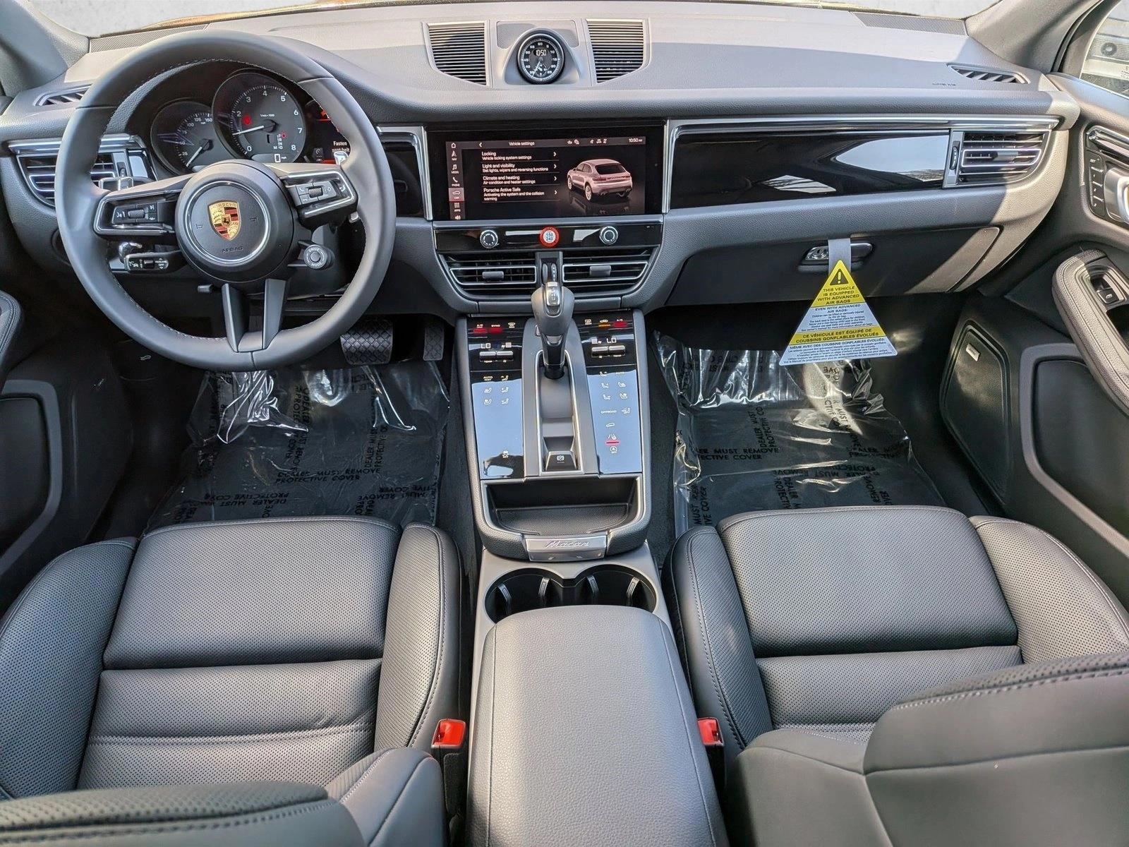Thumbnail: 2026 Porsche Macan - 4