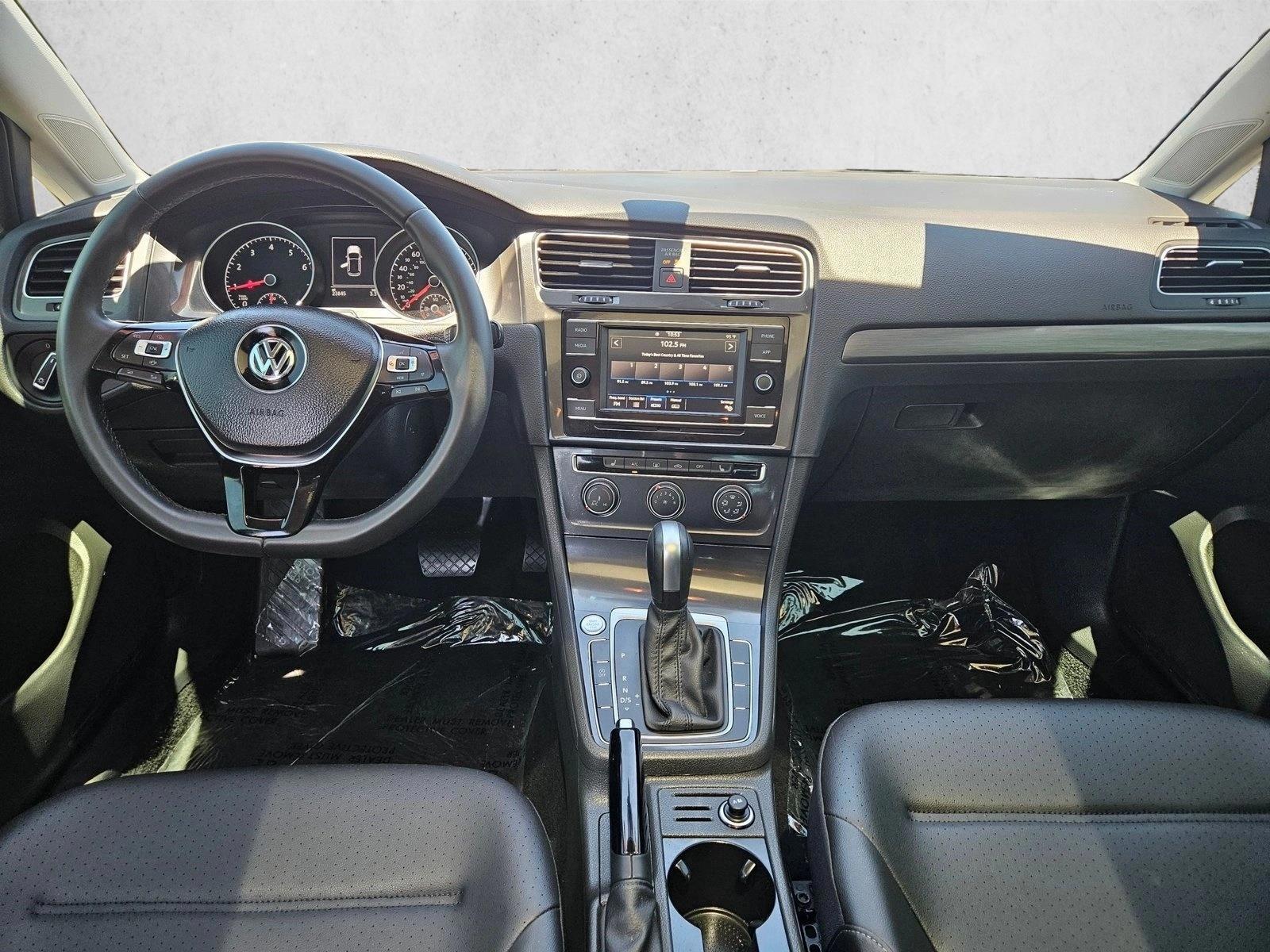 Thumbnail: 2020 Volkswagen Golf - 3