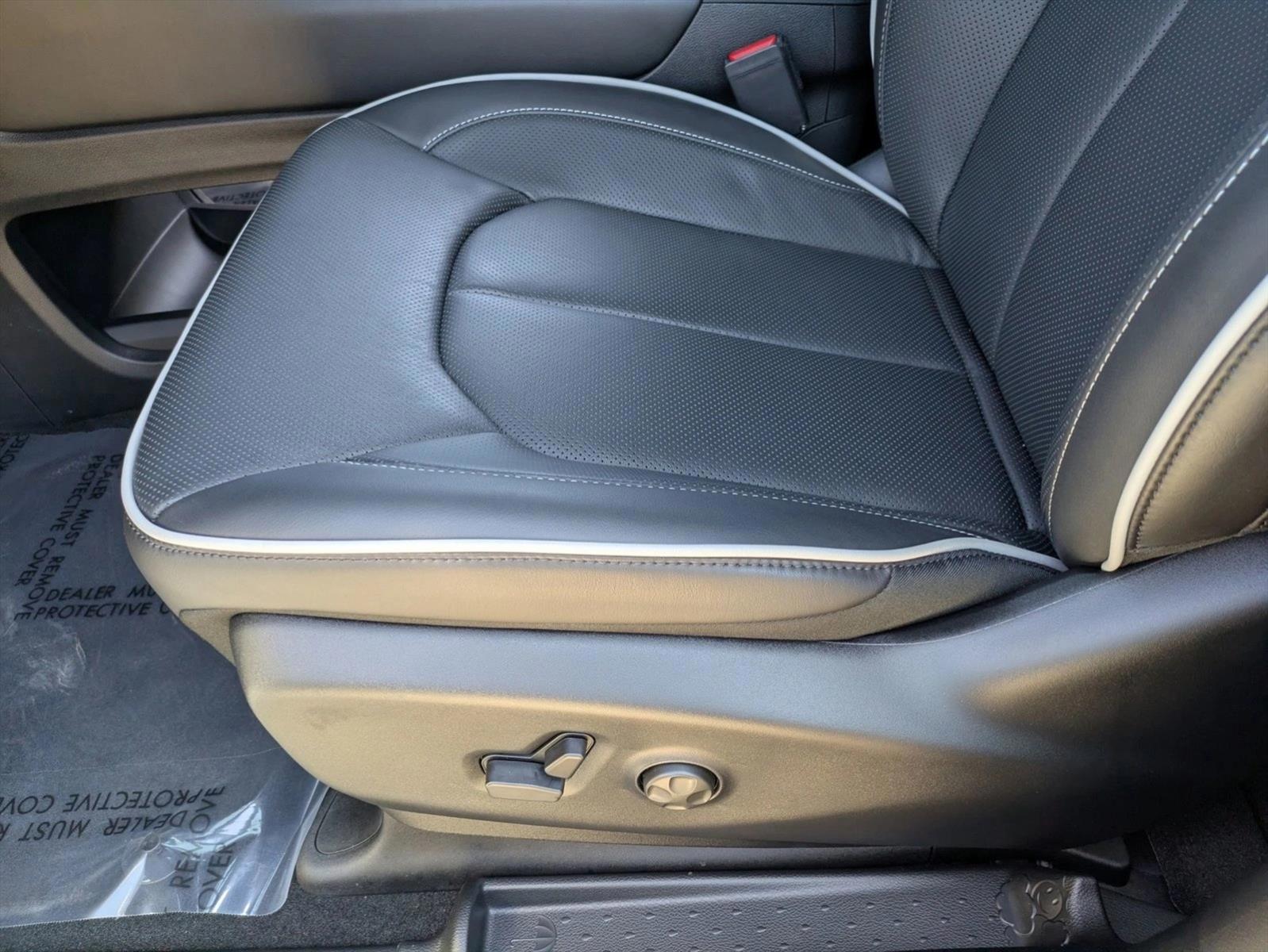 Thumbnail: 2026 Chrysler Pacifica - 3