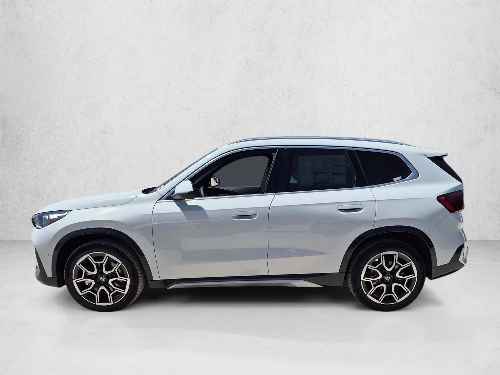 Thumbnail: 2027 BMW X1 - 2
