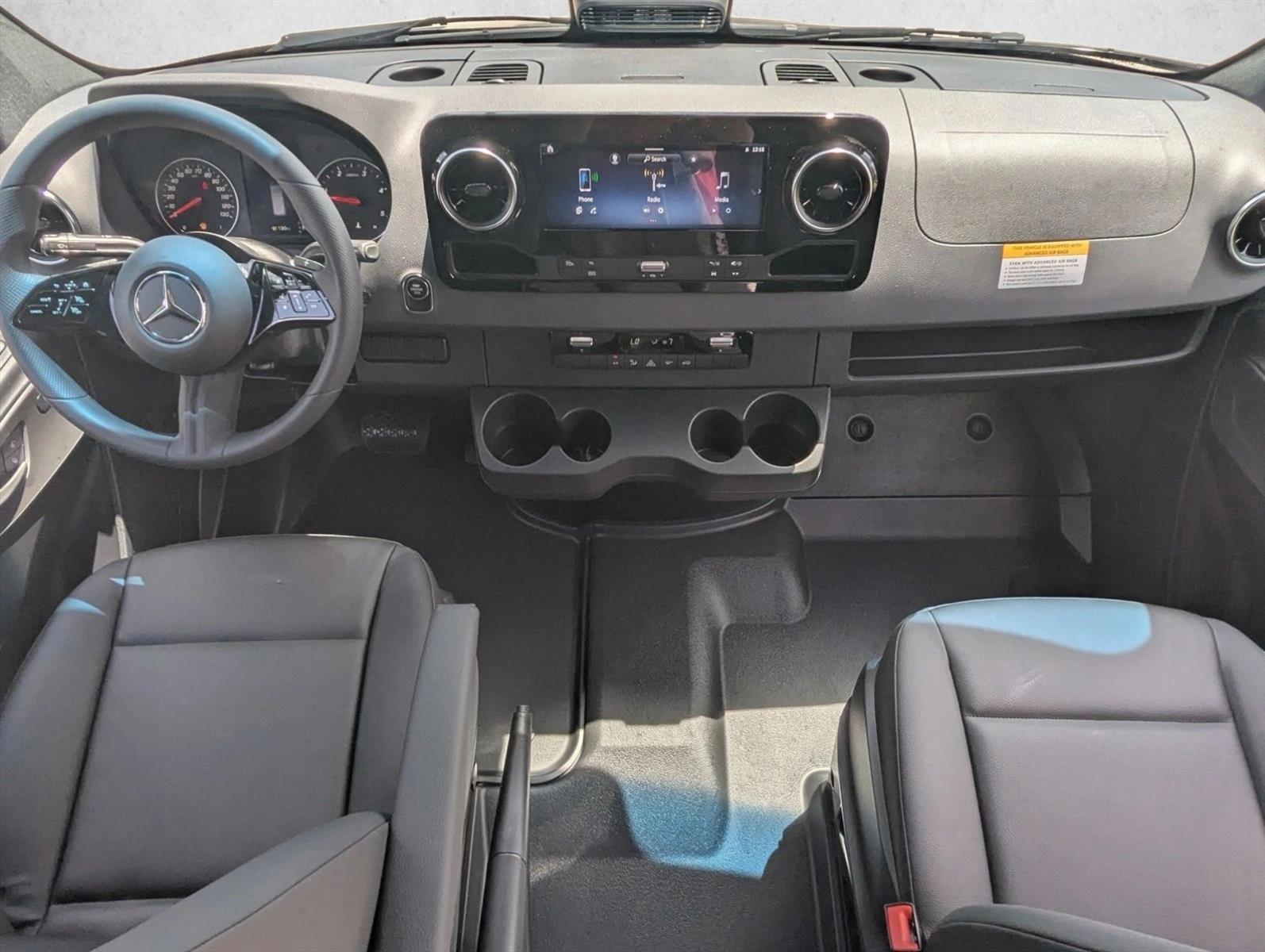 Thumbnail: 2026 Mercedes-Benz Sprinter - 3