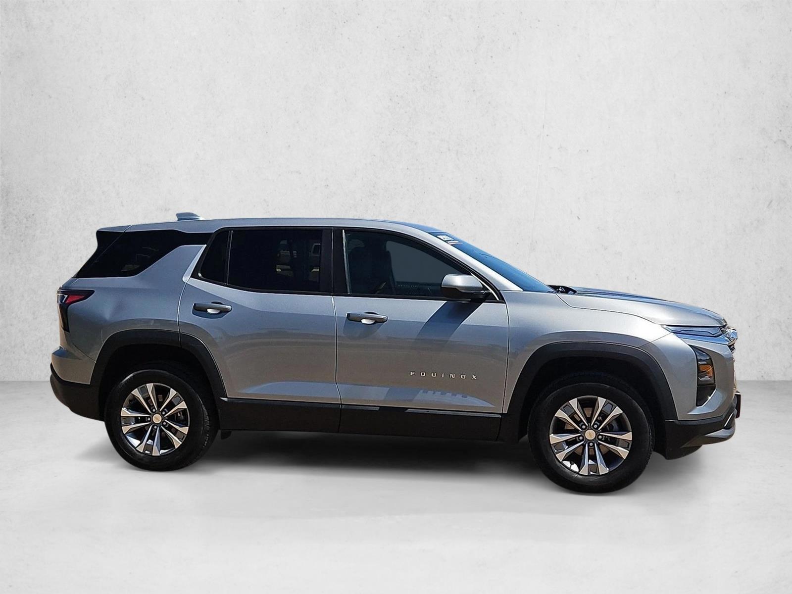2025 Chevrolet Equinox LT - Photo 4