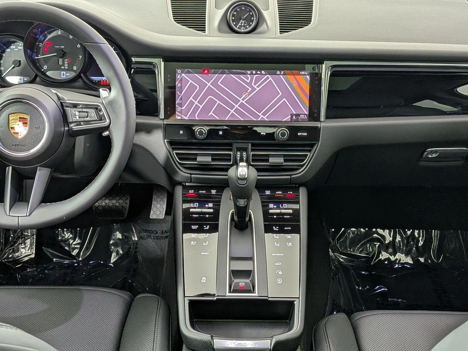 Thumbnail: 2026 Porsche Macan - 4