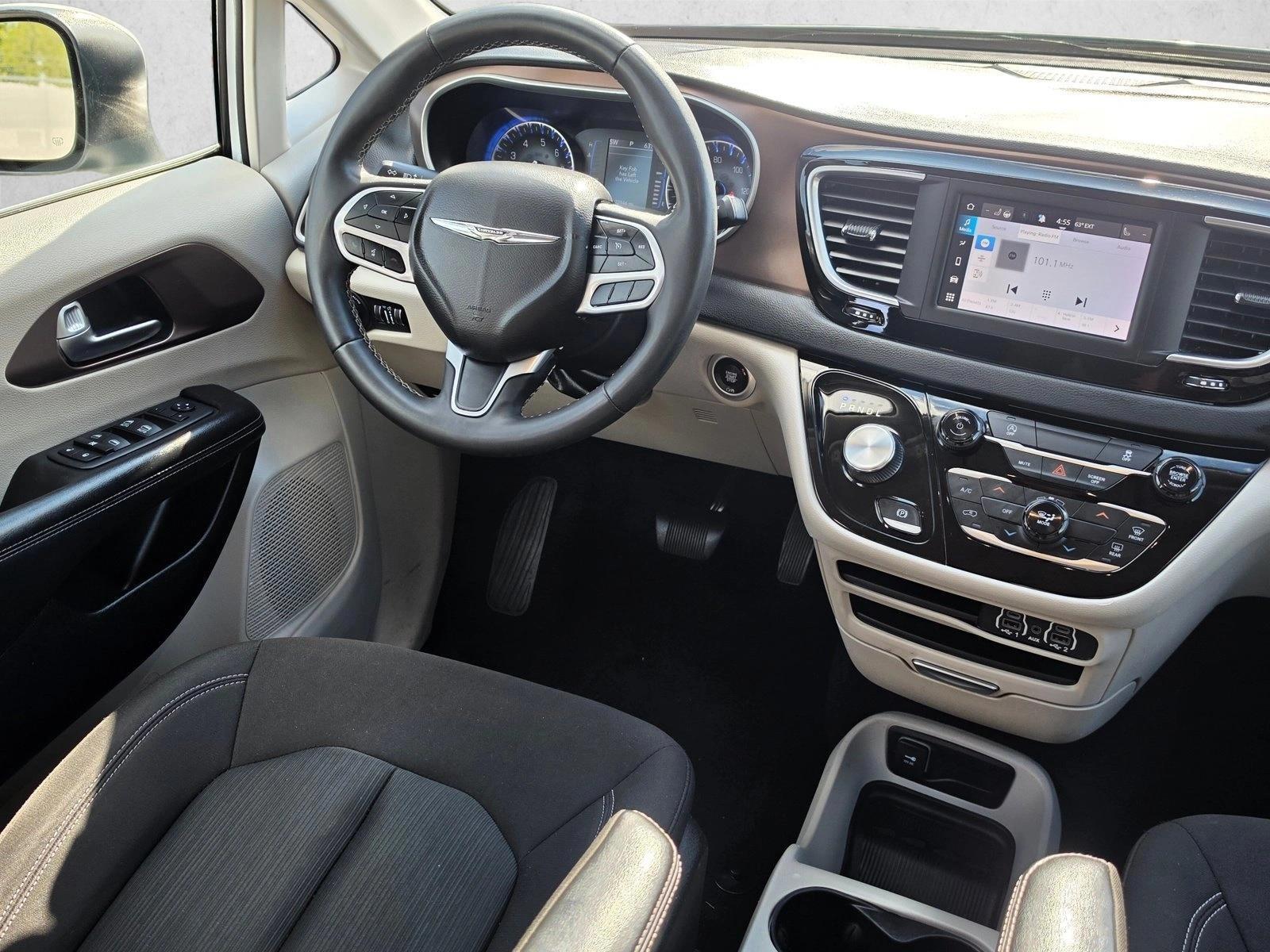 Thumbnail: 2023 Chrysler Voyager - 4
