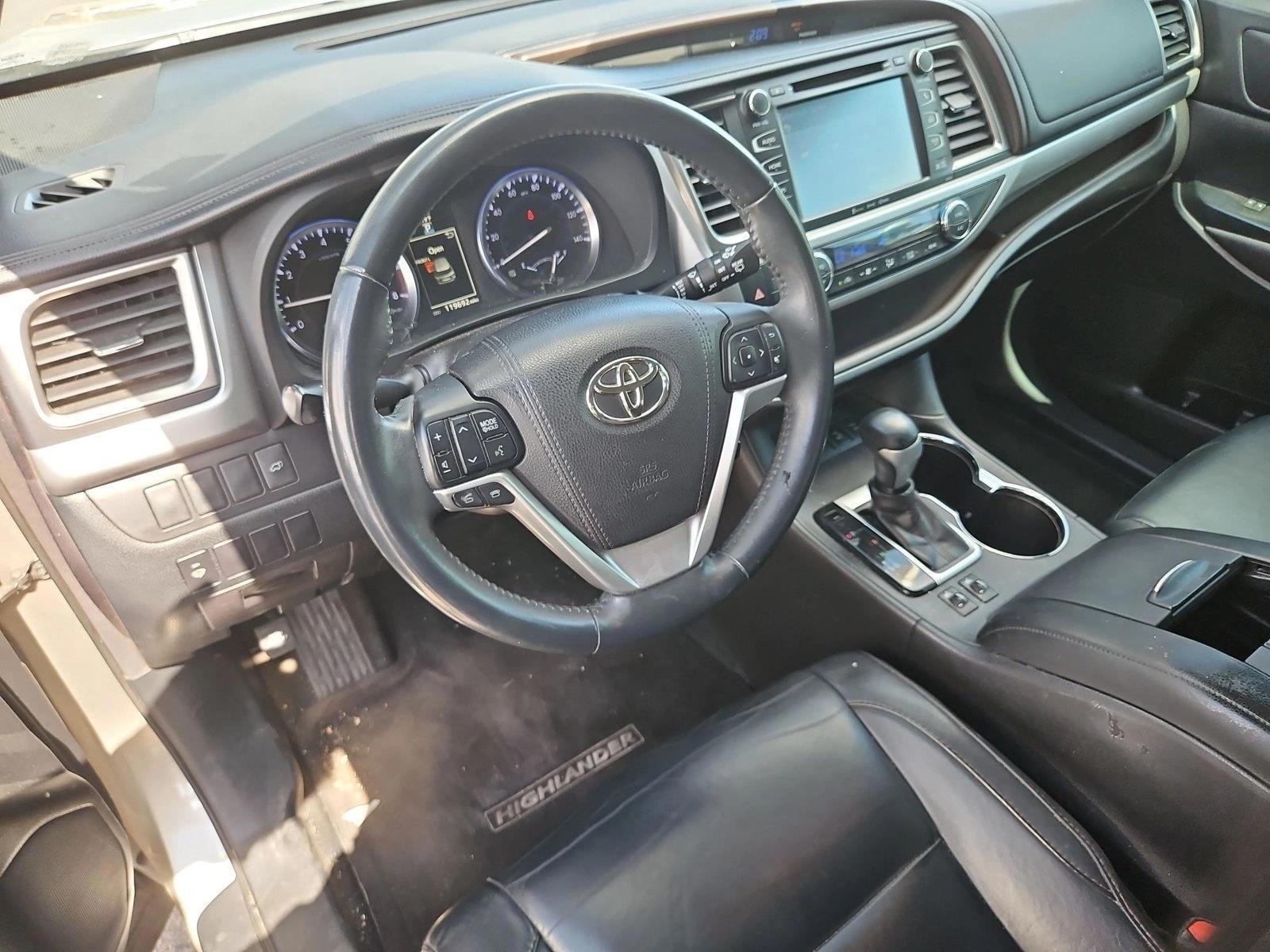 Thumbnail: 2016 Toyota Highlander - 3