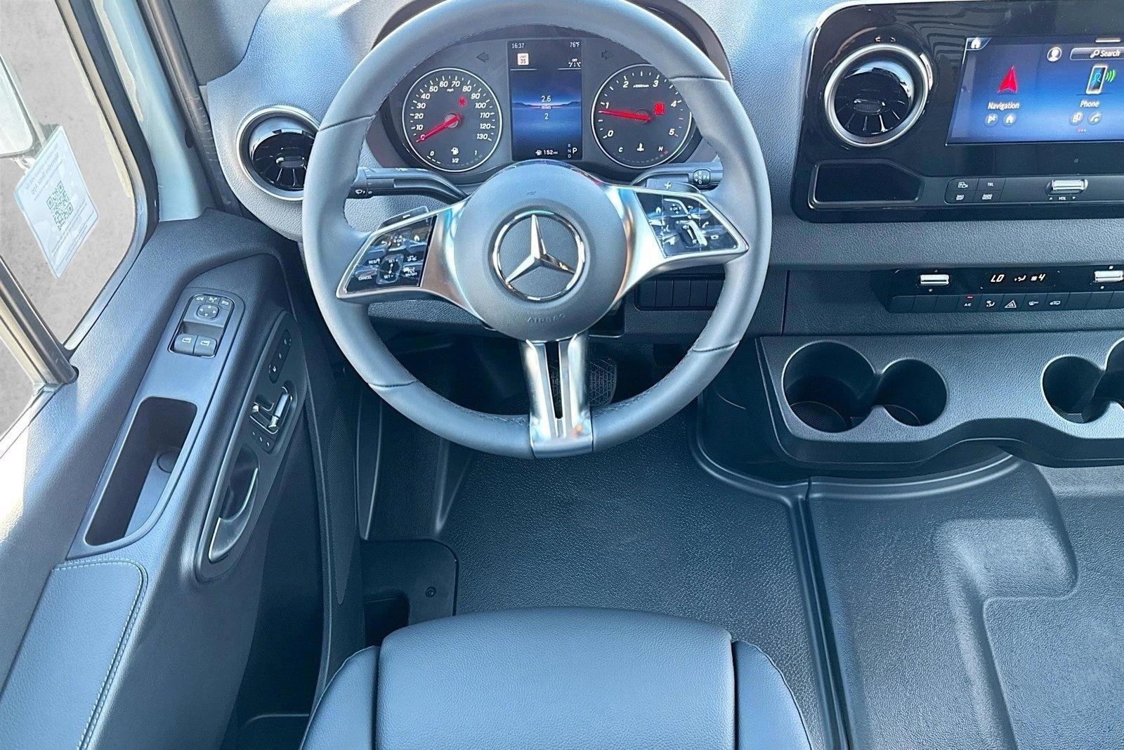 Thumbnail: 2026 Mercedes-Benz Sprinter - 4