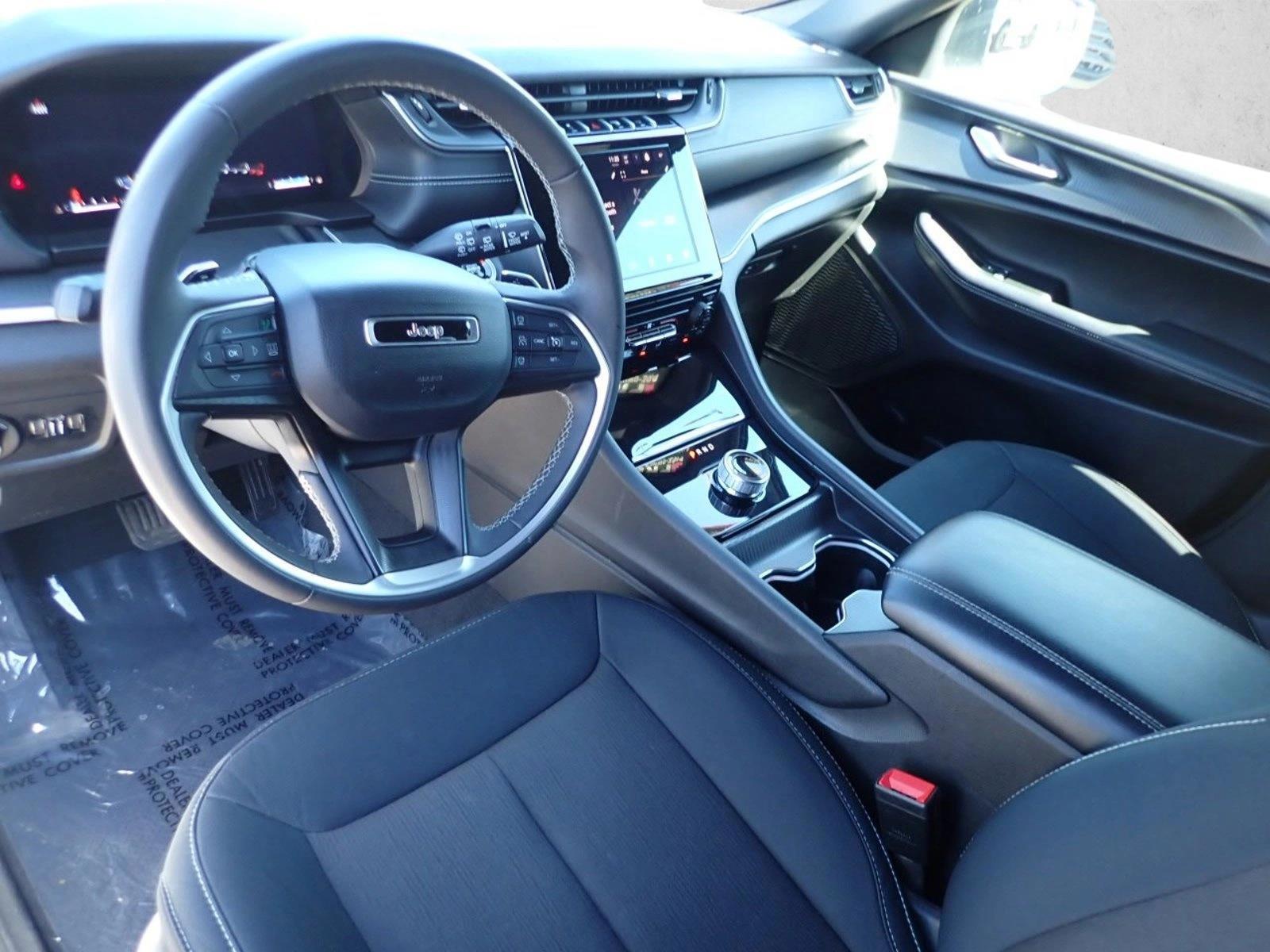 Thumbnail: 2024 Jeep Grand Cherokee L - 3