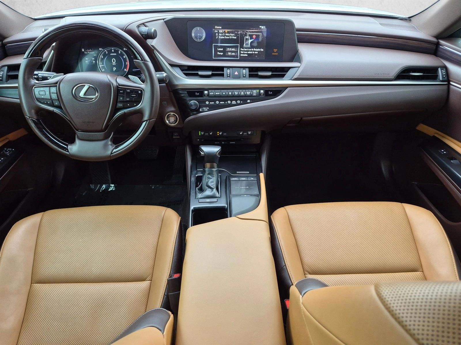 Thumbnail: 2020 Lexus ES - 3