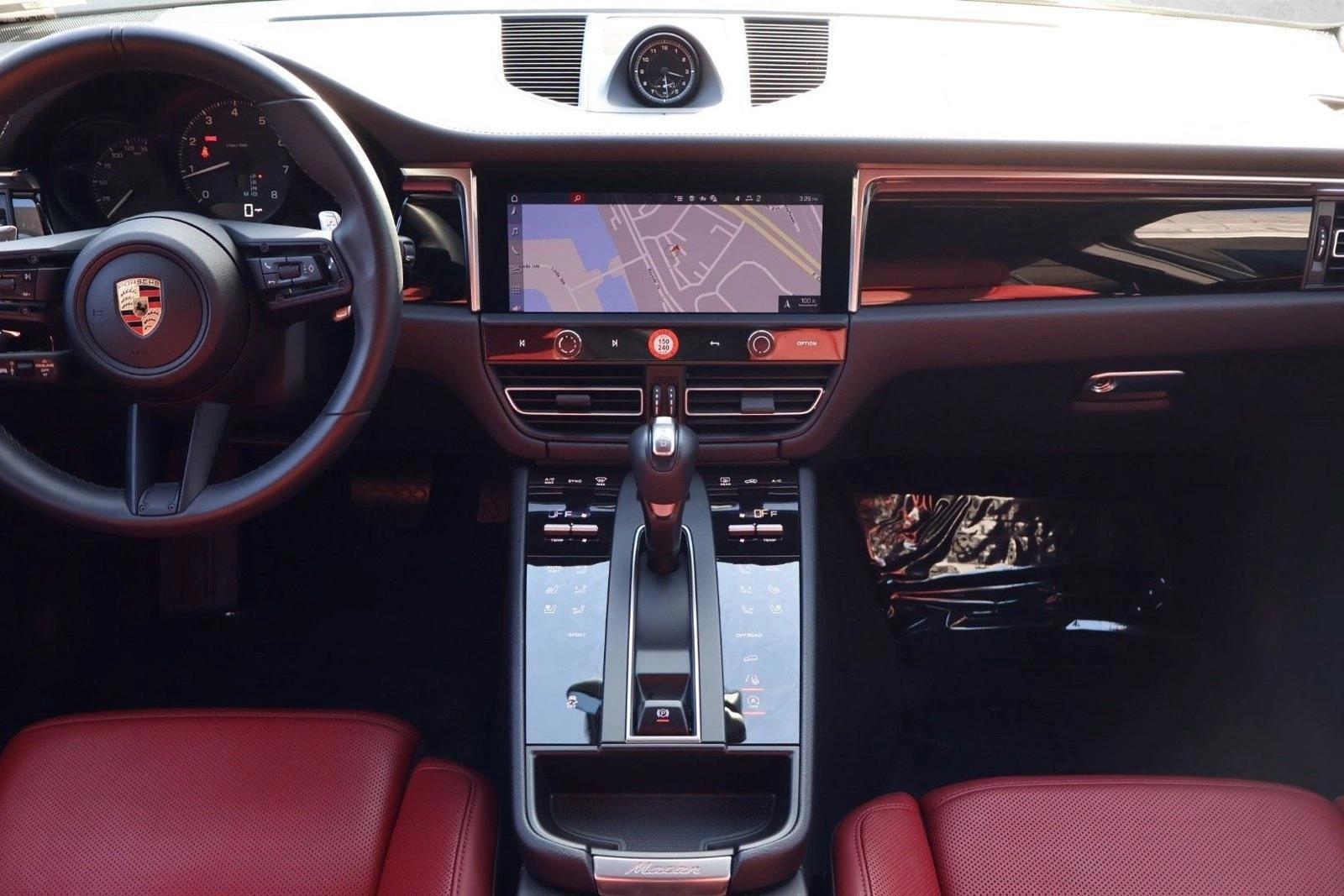Thumbnail: 2025 Porsche Macan - 4