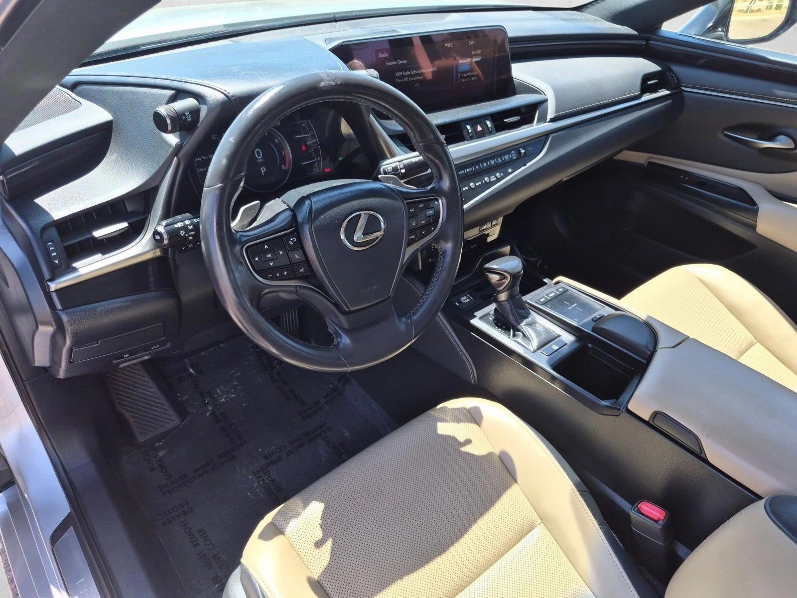Thumbnail: 2020 Lexus ES - 3